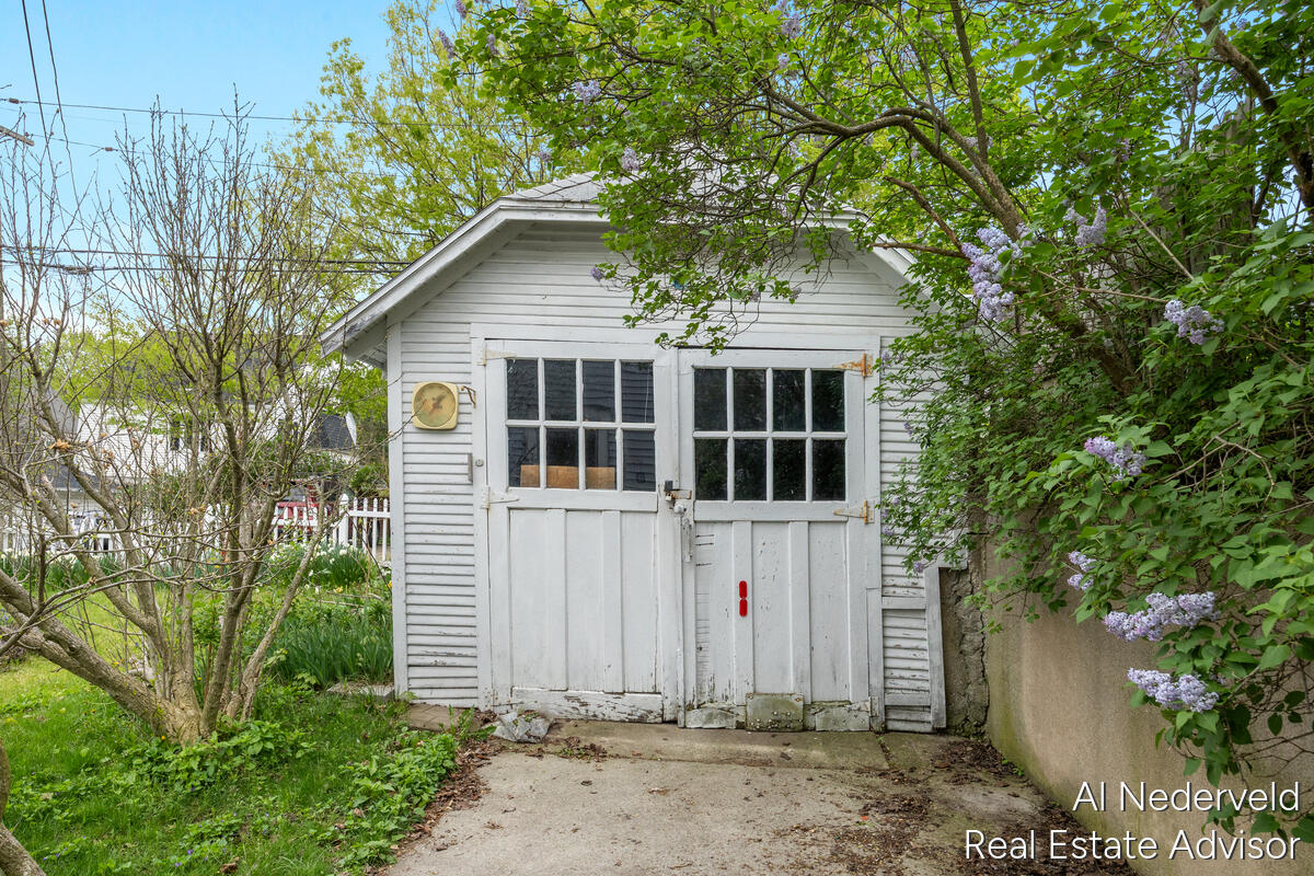 640 Crescent Street NE Grand Rapids MI 49503