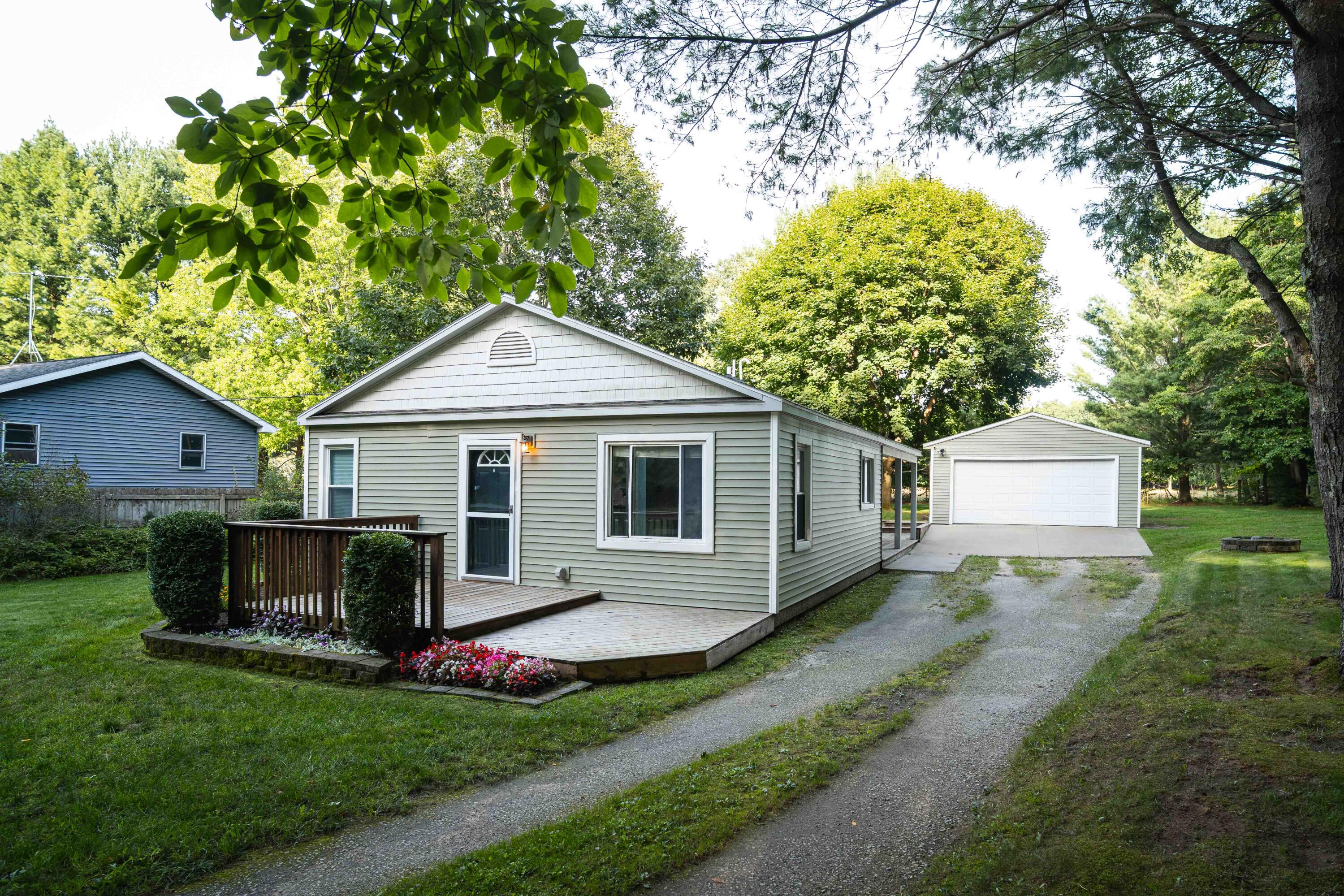 2016 Scenic Drive Muskegon MI 49445