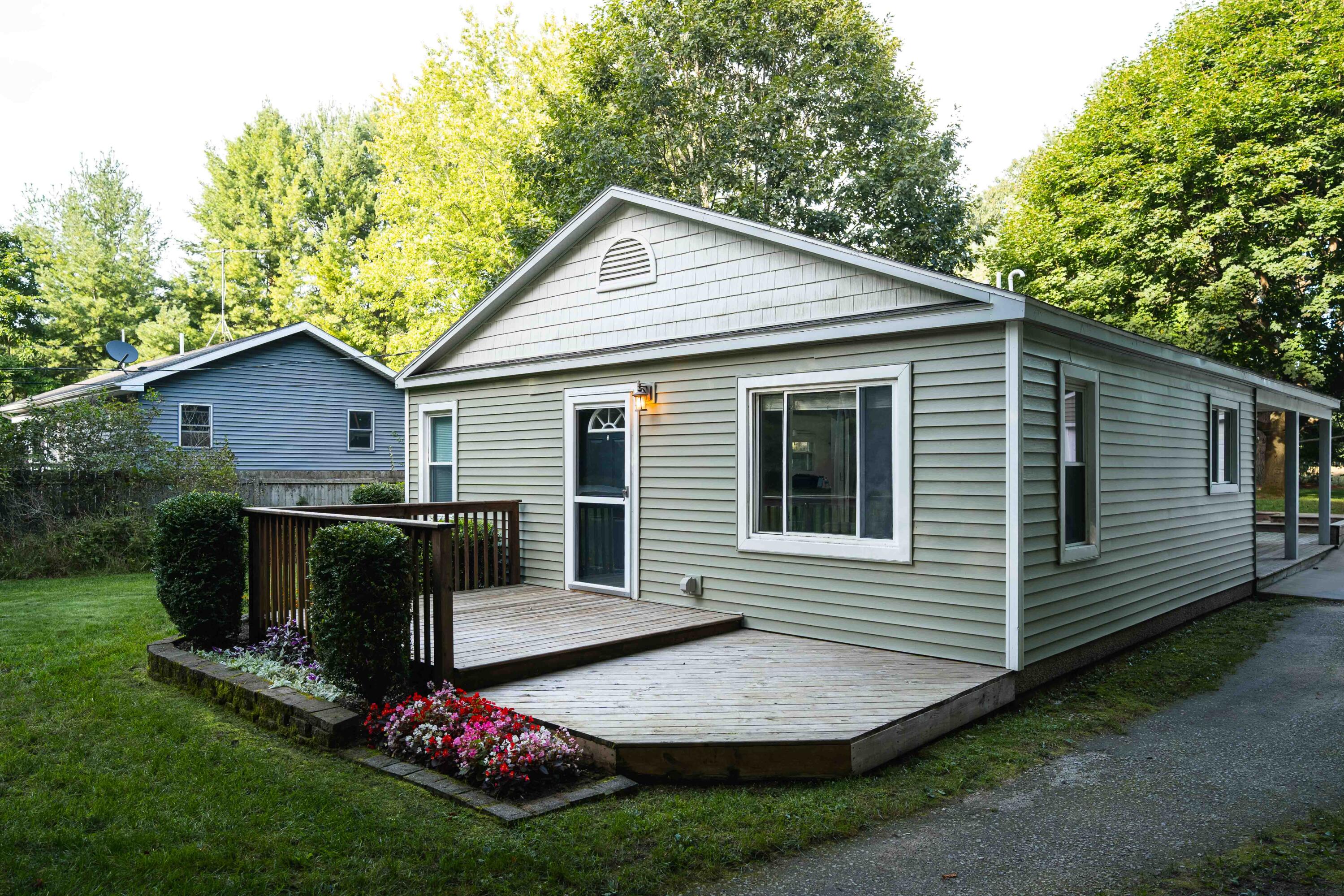 2016 Scenic Drive Muskegon MI 49445