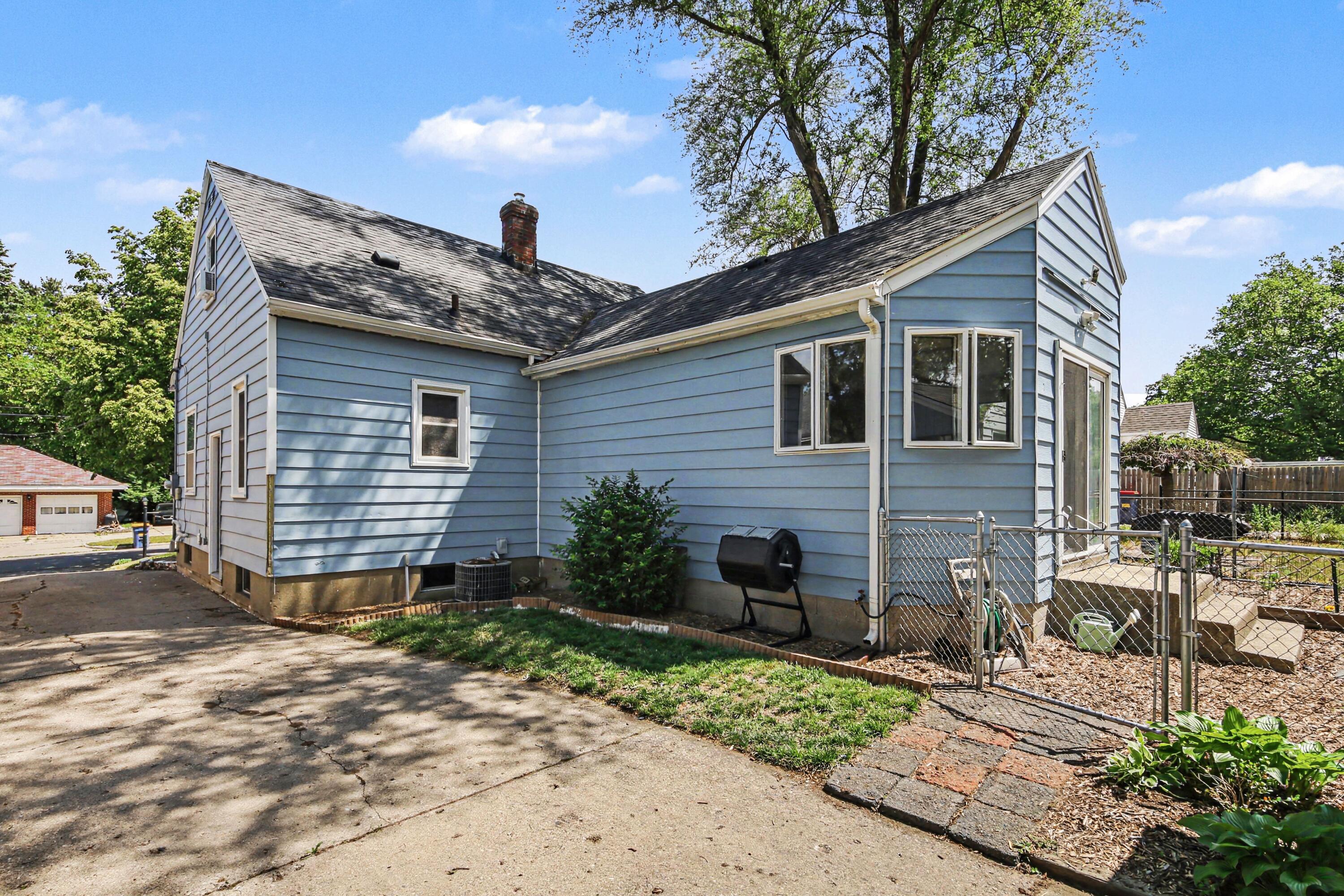 1432 Ardmore Street SE Grand Rapids MI 49507