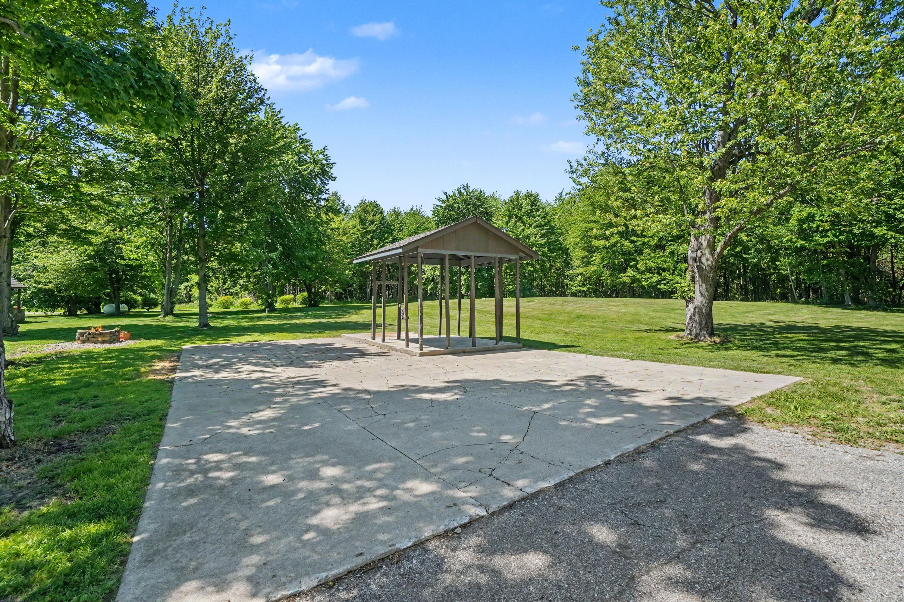 1662 66th Street Fennville MI 49408