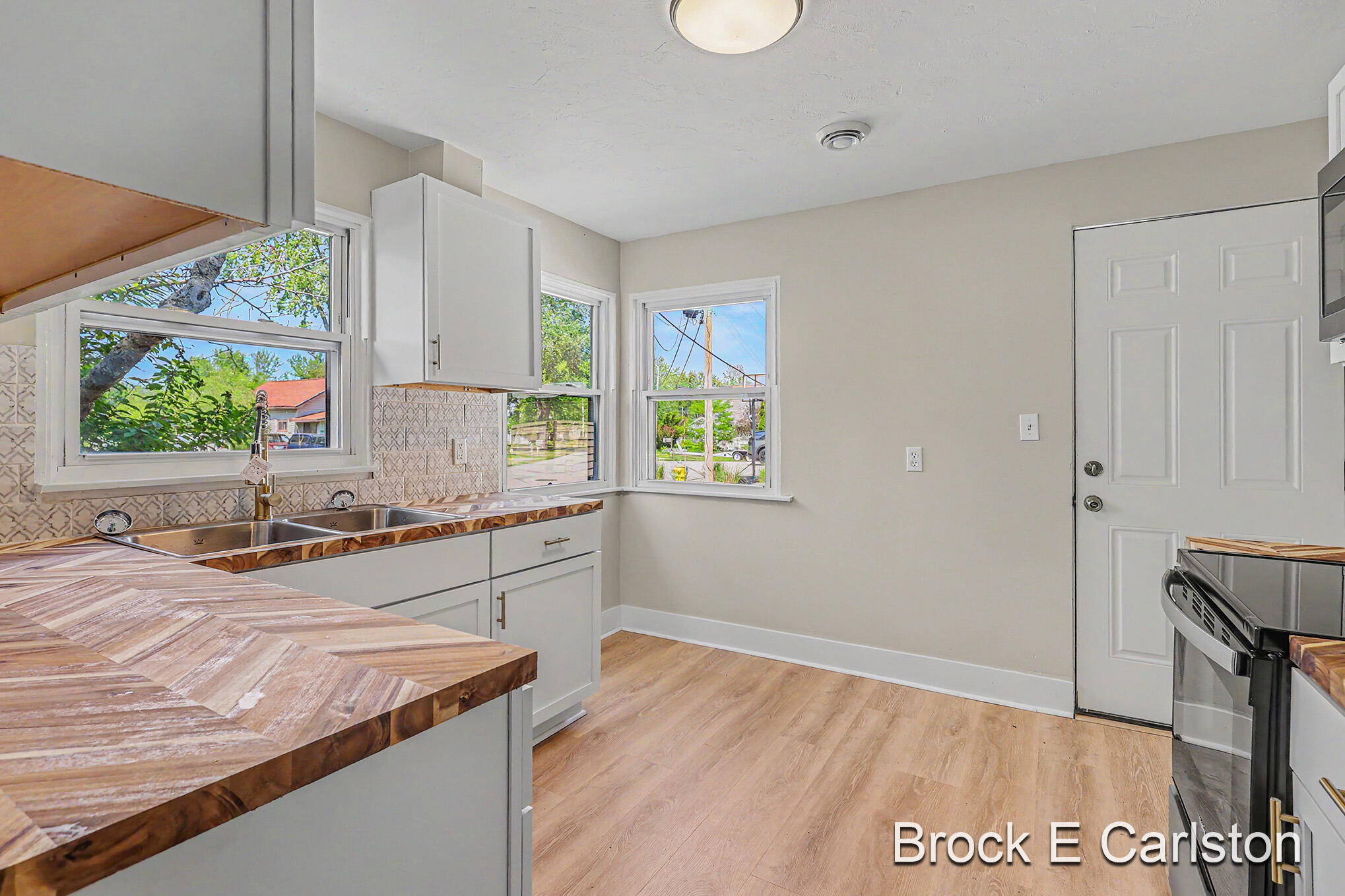 85 Lakeshore Boulevard Norton Shores MI 49444