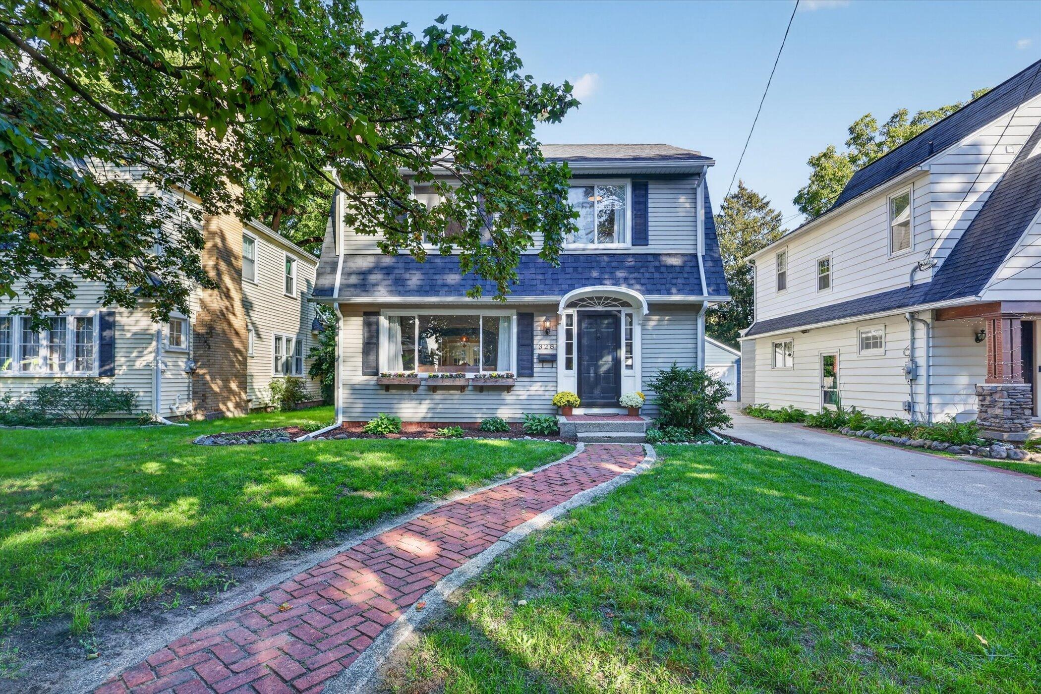 328 Glenhaven Avenue NW Grand Rapids MI 49504