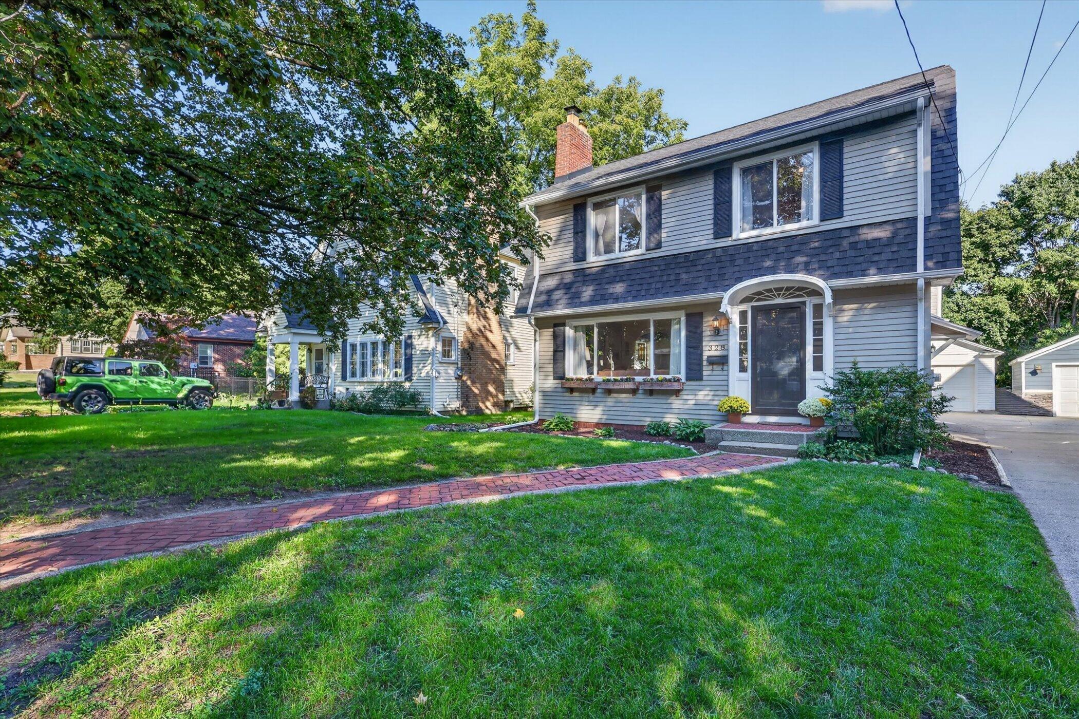 328 Glenhaven Avenue NW Grand Rapids MI 49504