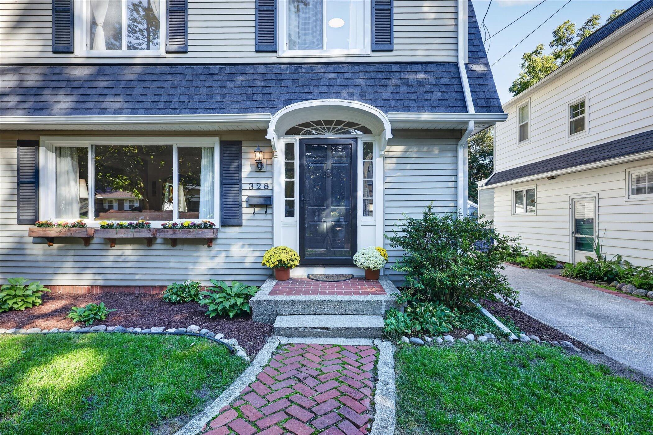 328 Glenhaven Avenue NW Grand Rapids MI 49504