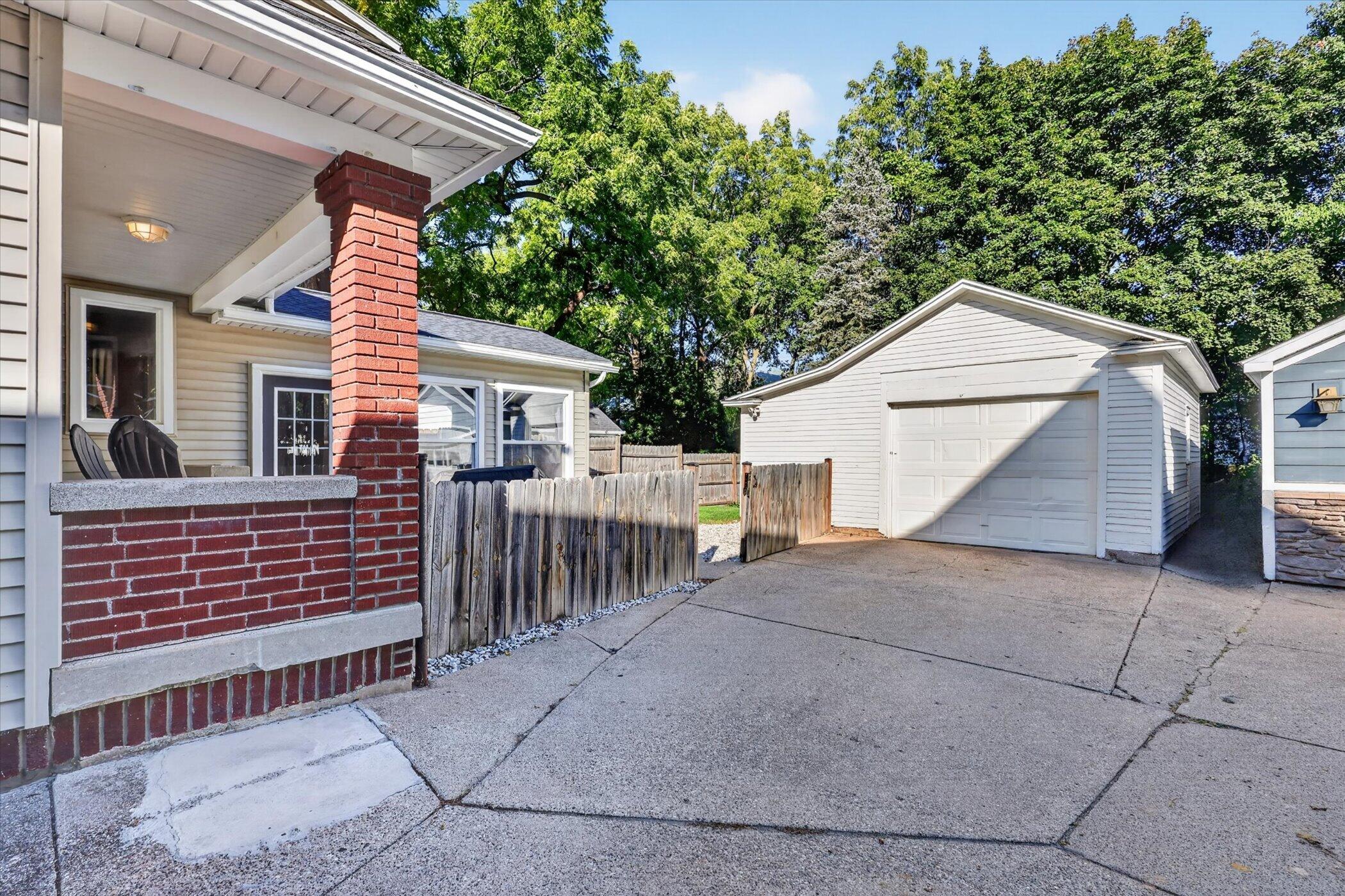 328 Glenhaven Avenue NW Grand Rapids MI 49504