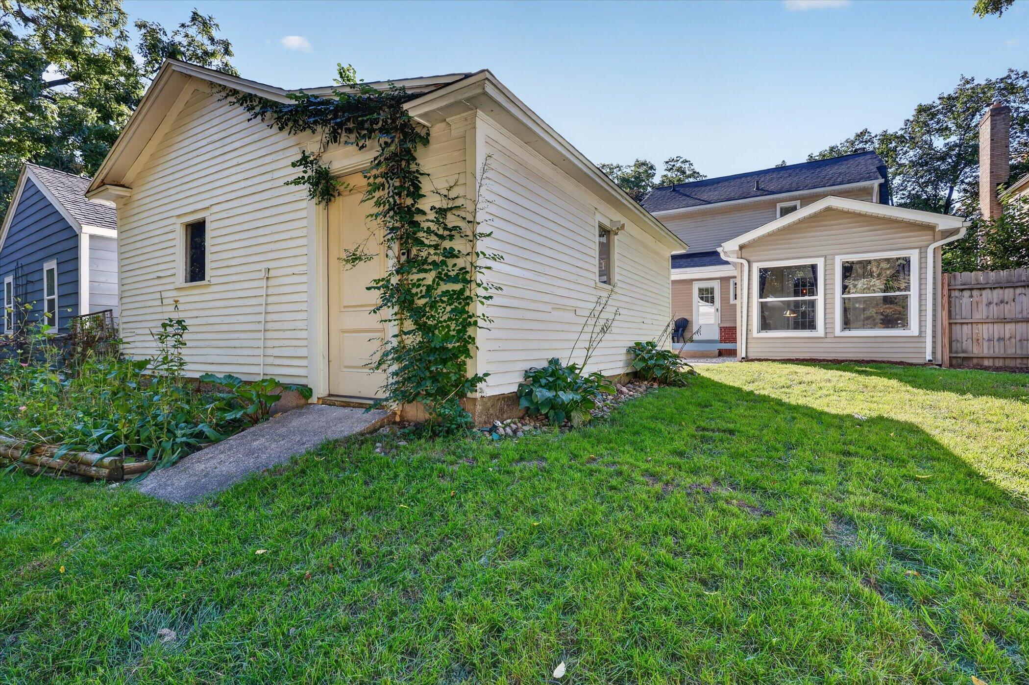 328 Glenhaven Avenue NW Grand Rapids MI 49504