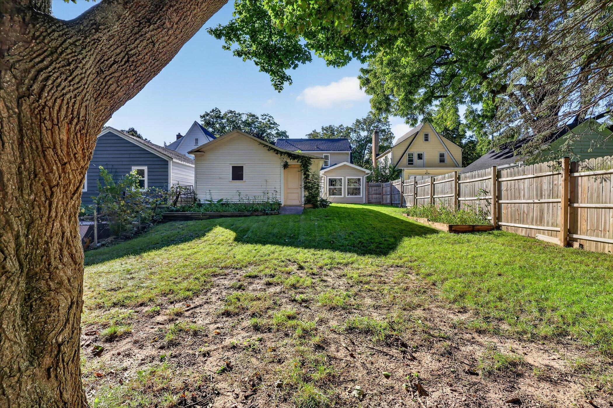 328 Glenhaven Avenue NW Grand Rapids MI 49504