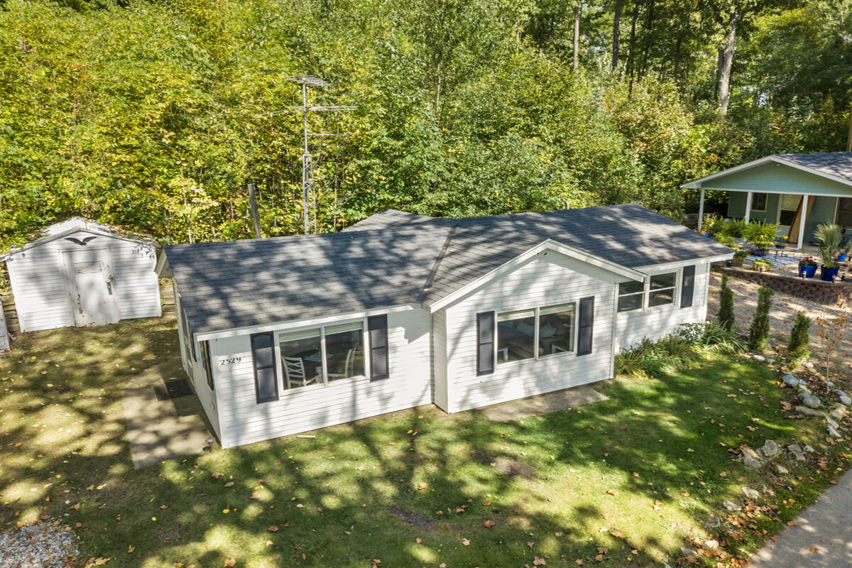 2529 Miner Lake Drive Allegan MI 49010
