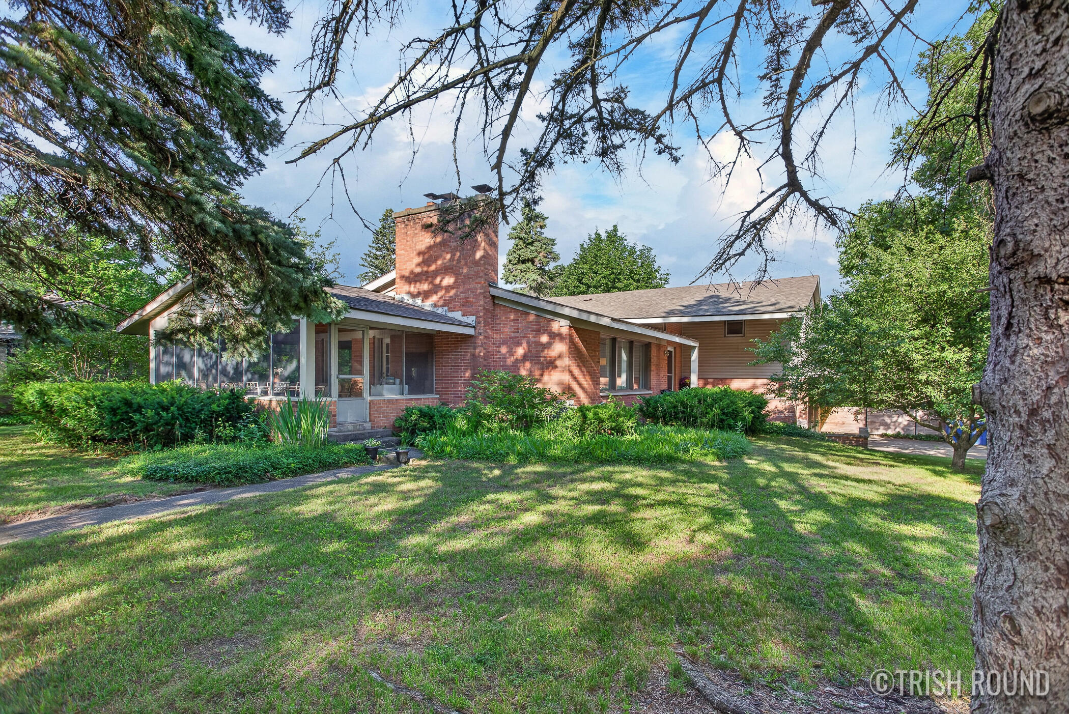 518 Russwood Street NE Grand Rapids MI 49505