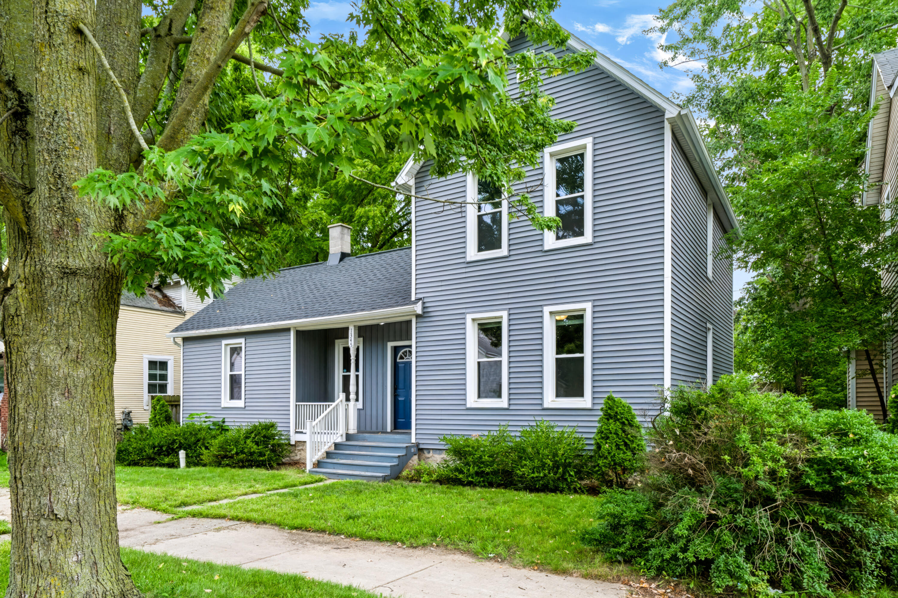 1345 NW Broadway Avenue NW Grand Rapids MI 49504