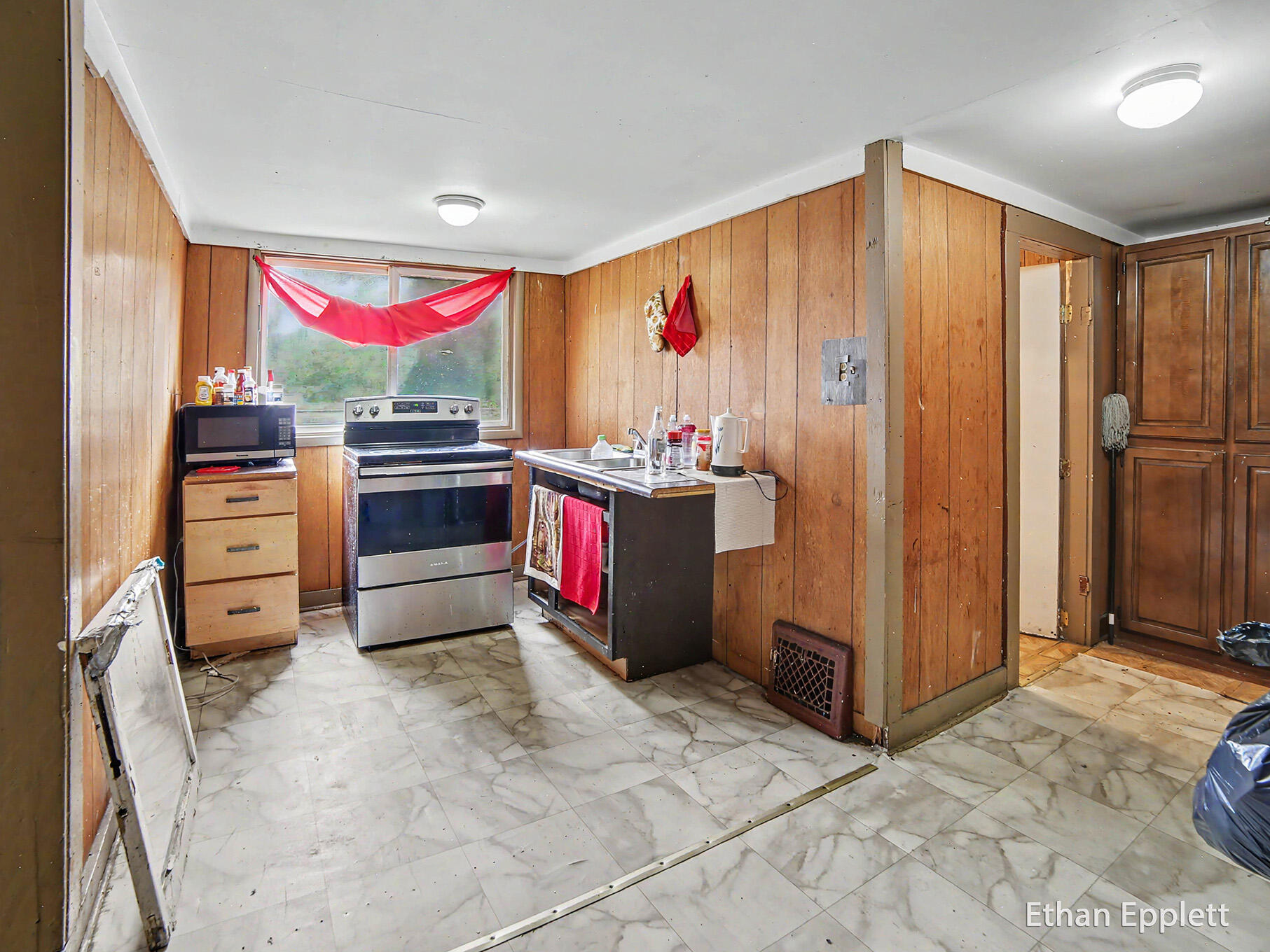 447 W Southern Avenue Muskegon MI 49441