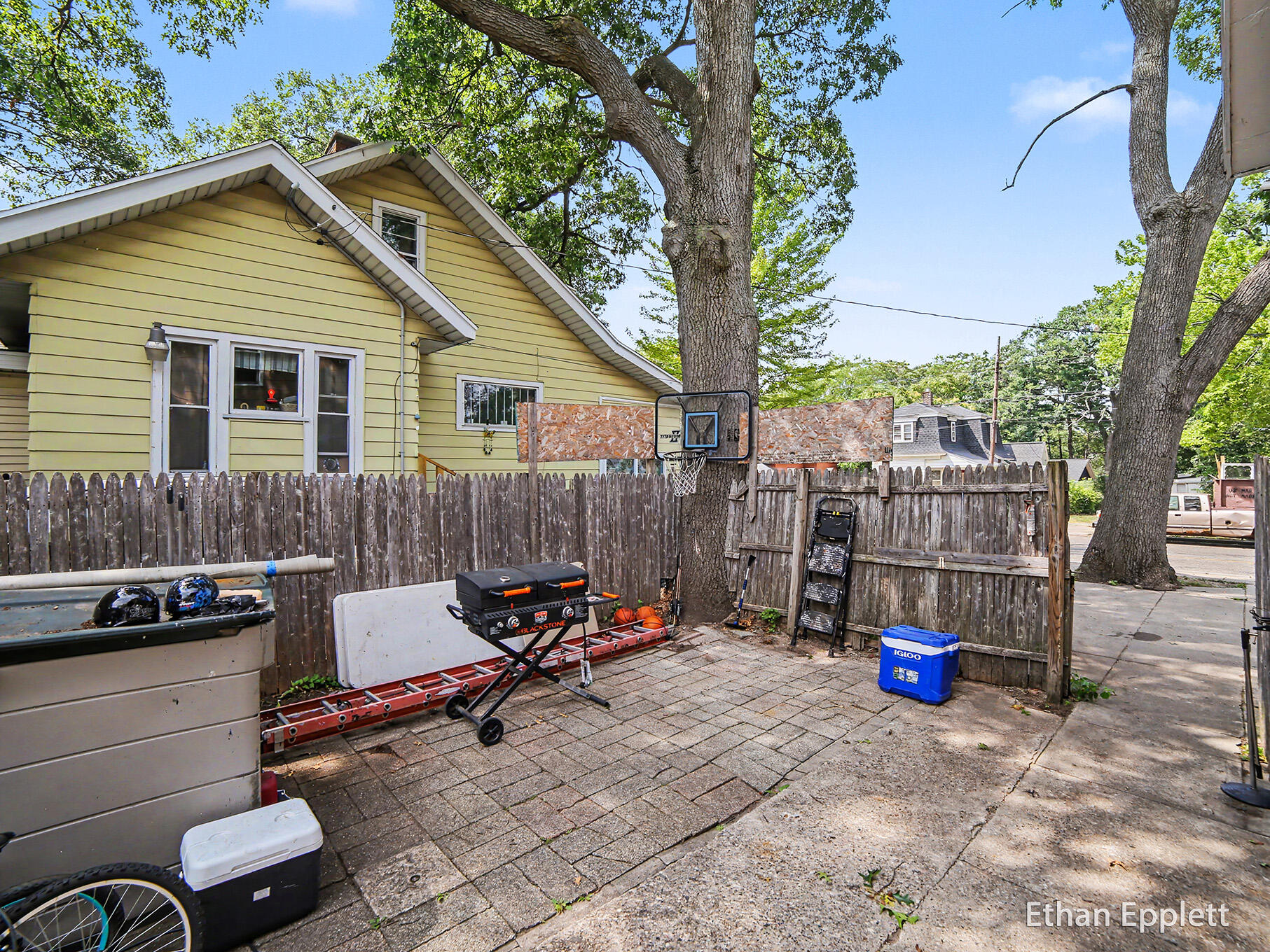 447 W Southern Avenue Muskegon MI 49441