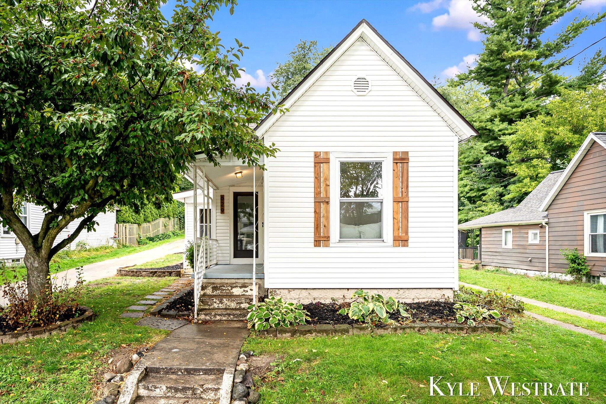 629 Harlan Avenue NE Grand Rapids MI 49503