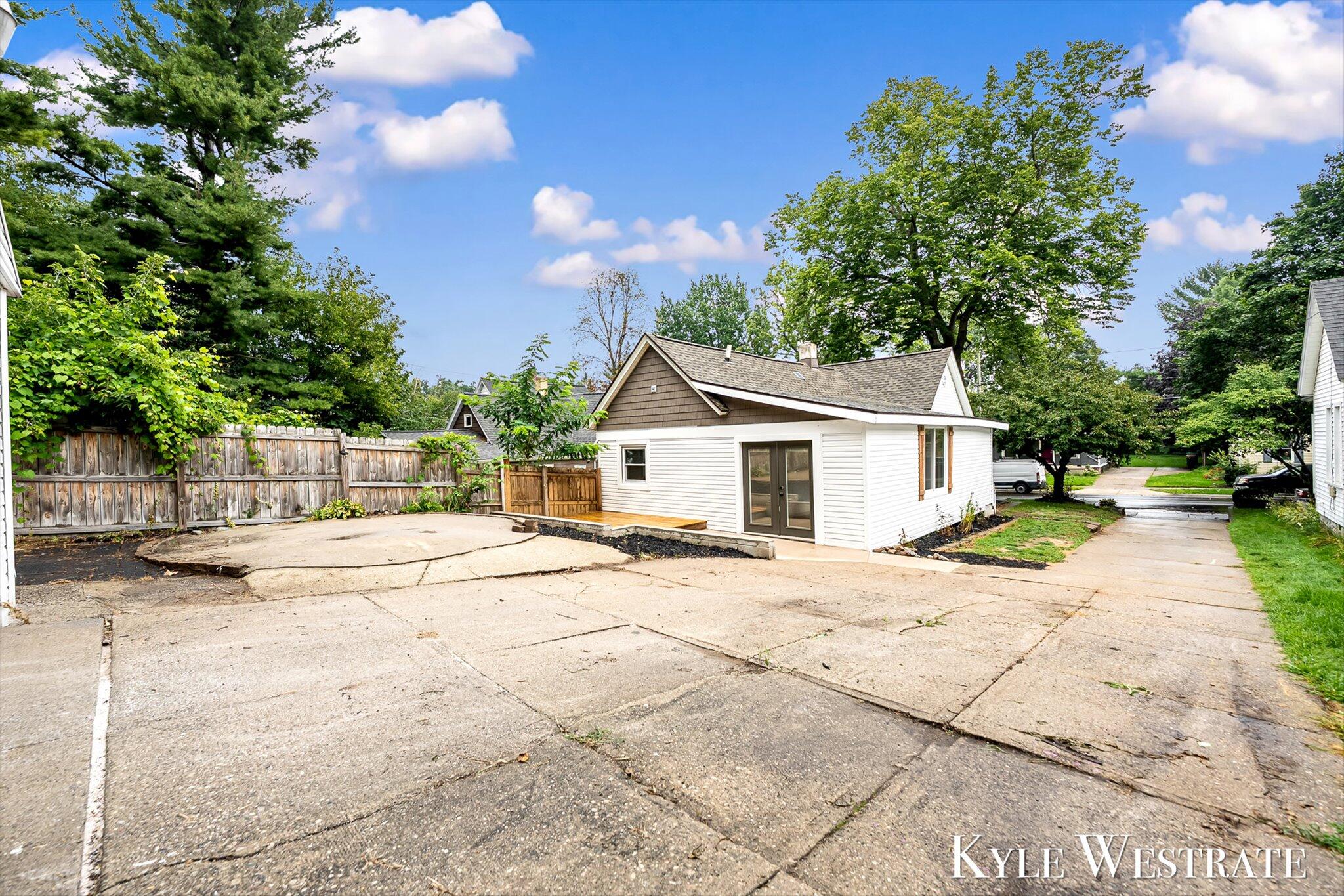 629 Harlan Avenue NE Grand Rapids MI 49503