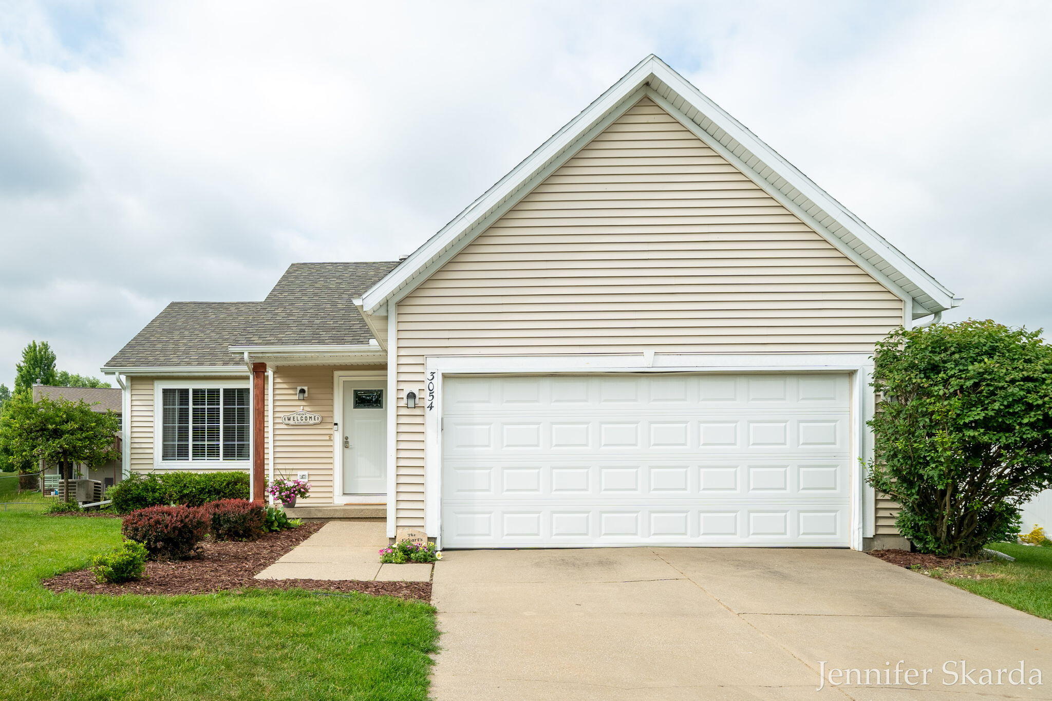 3054 Woodglen Street NW Grand Rapids MI 49504