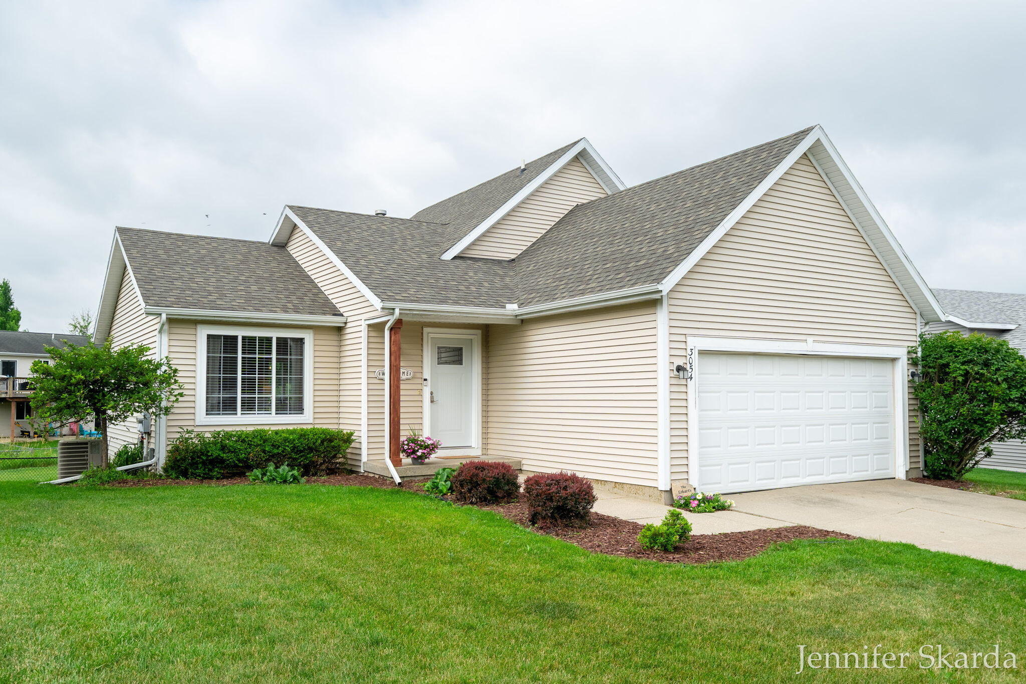 3054 Woodglen Street NW Grand Rapids MI 49504