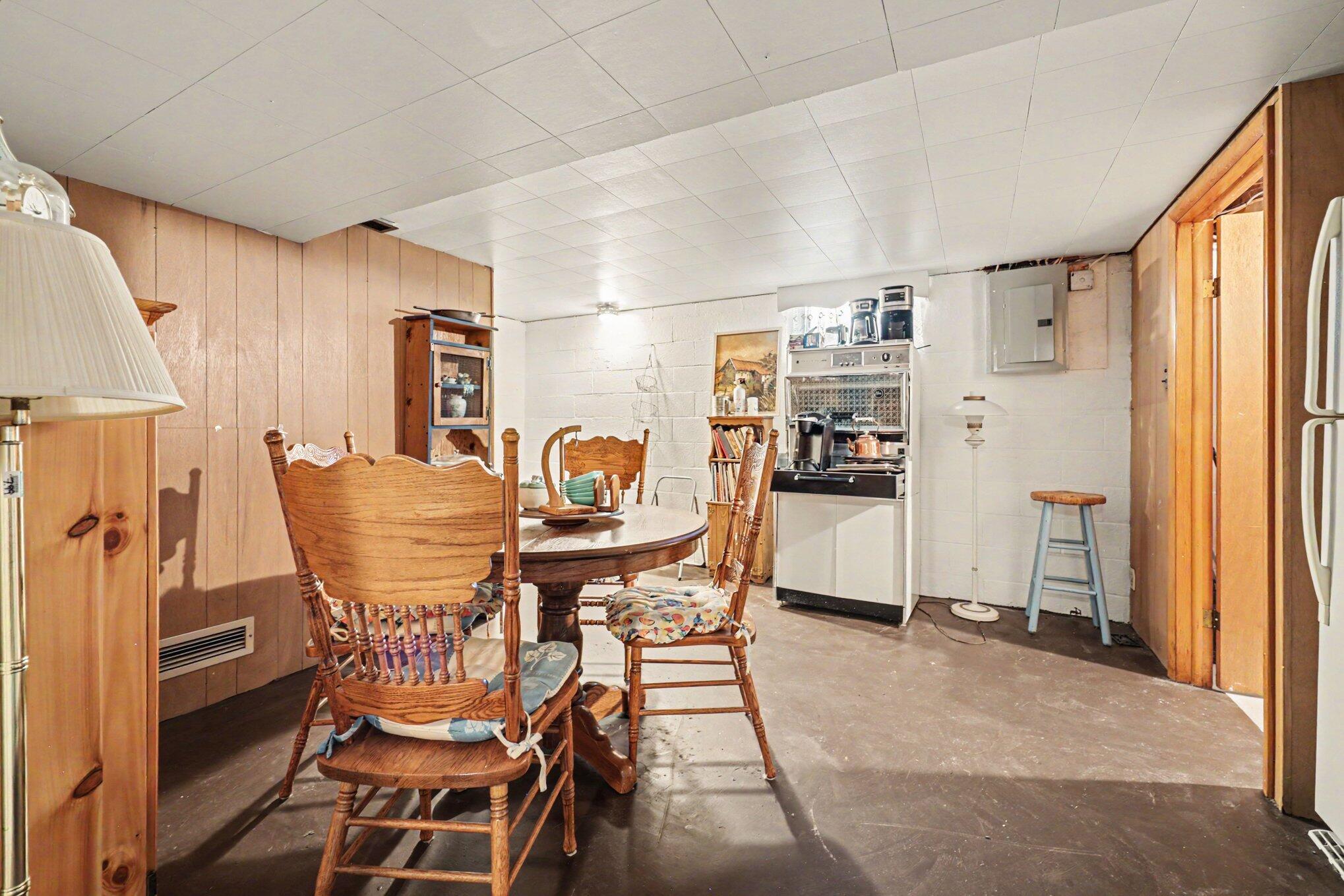 655 Wendover Boulevard Muskegon MI 49441