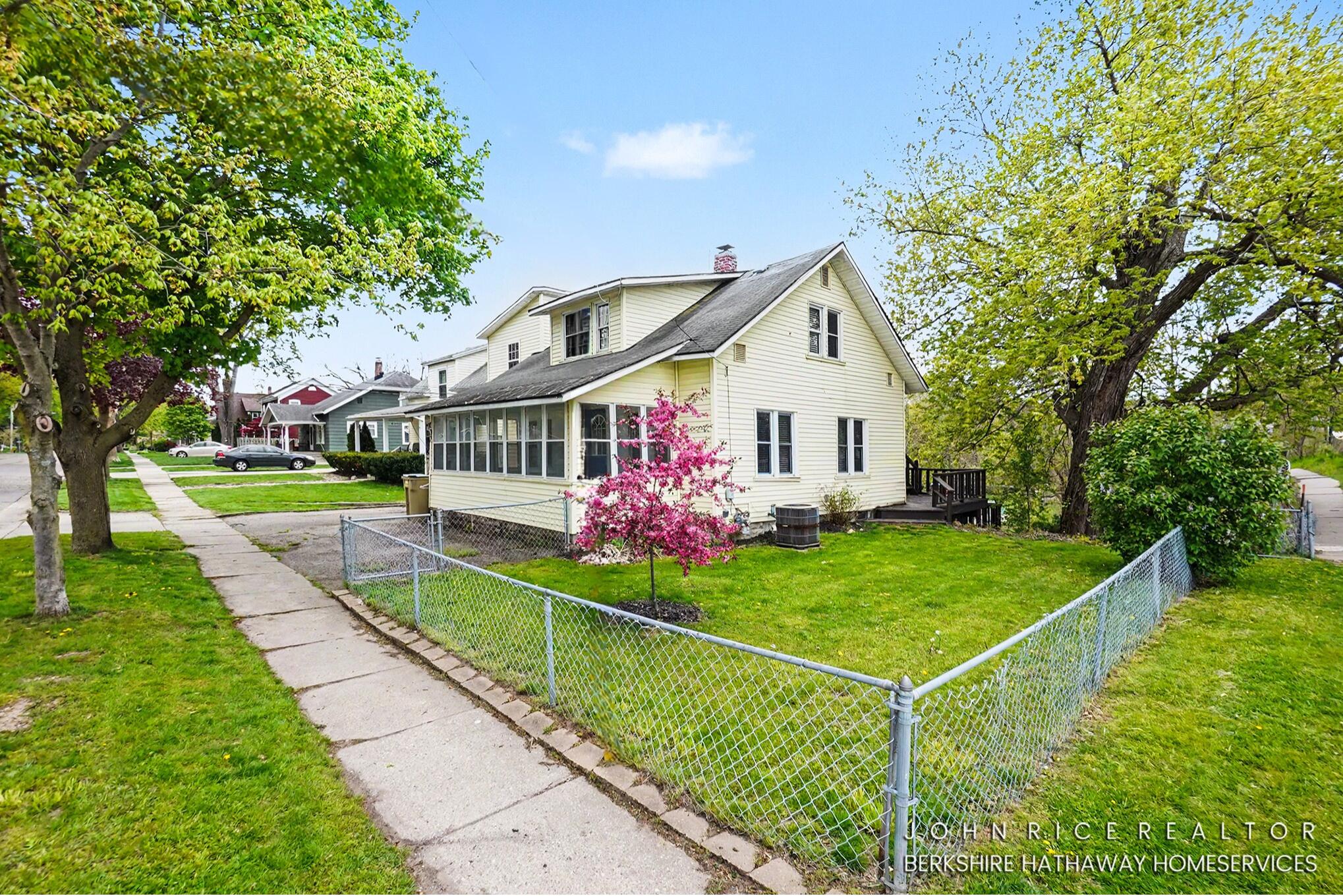 107 S Main Street Rockford MI 49341