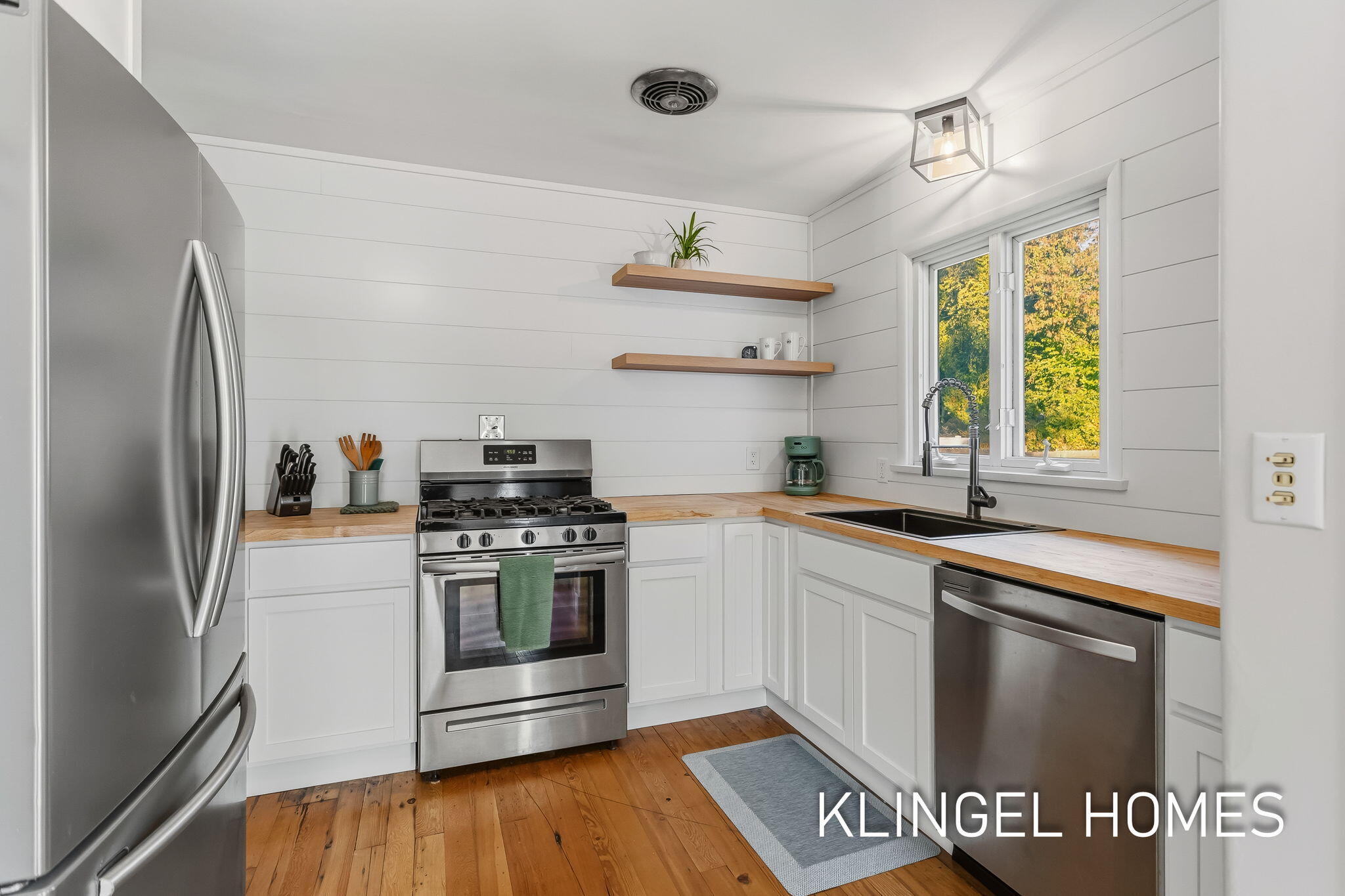 1974 Belmont Drive Muskegon MI 49441