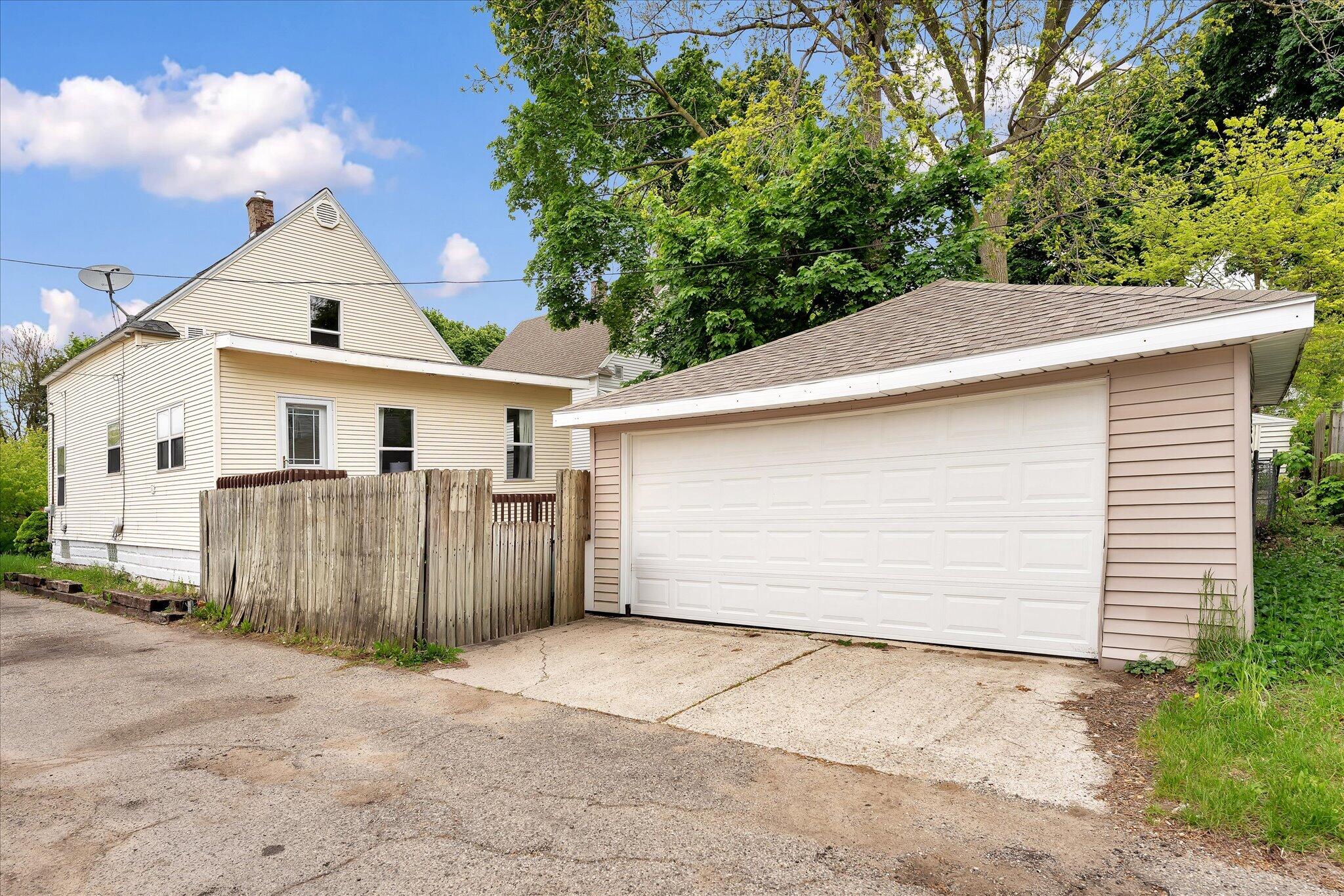 22 Ann Street NW Grand Rapids MI 49505