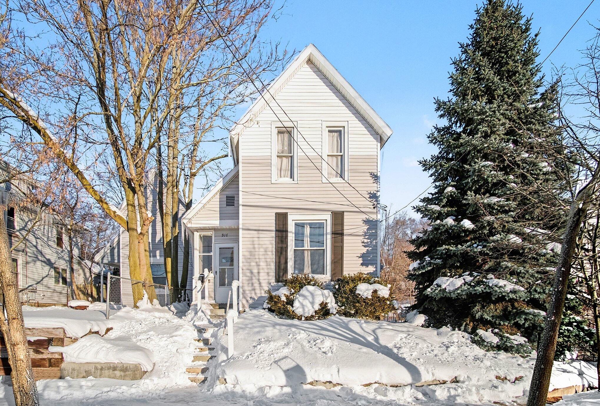 916 Lafayette Avenue NE Grand Rapids MI 49503