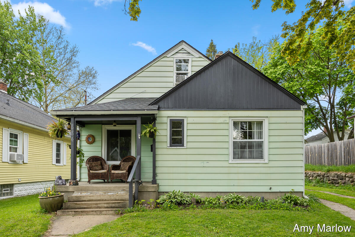884 Hollywood Street NE Grand Rapids MI 49505