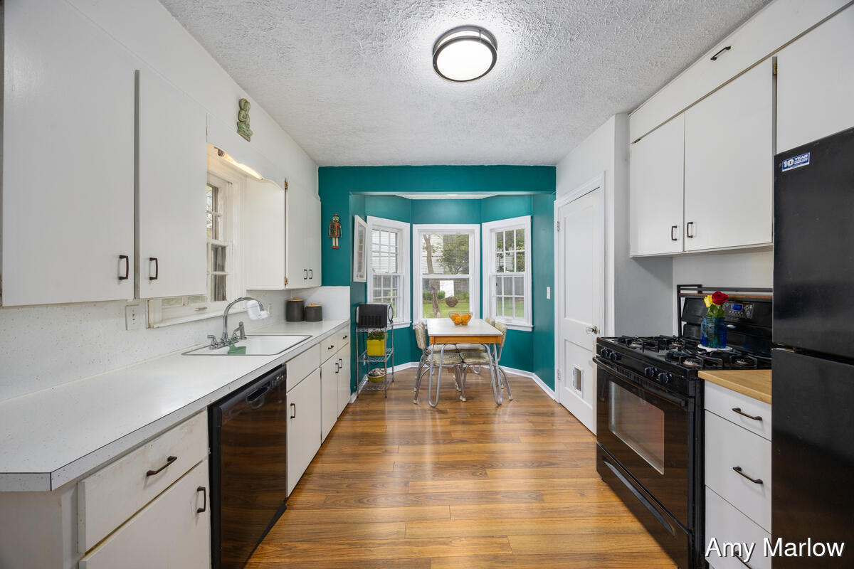 884 Hollywood Street NE Grand Rapids MI 49505