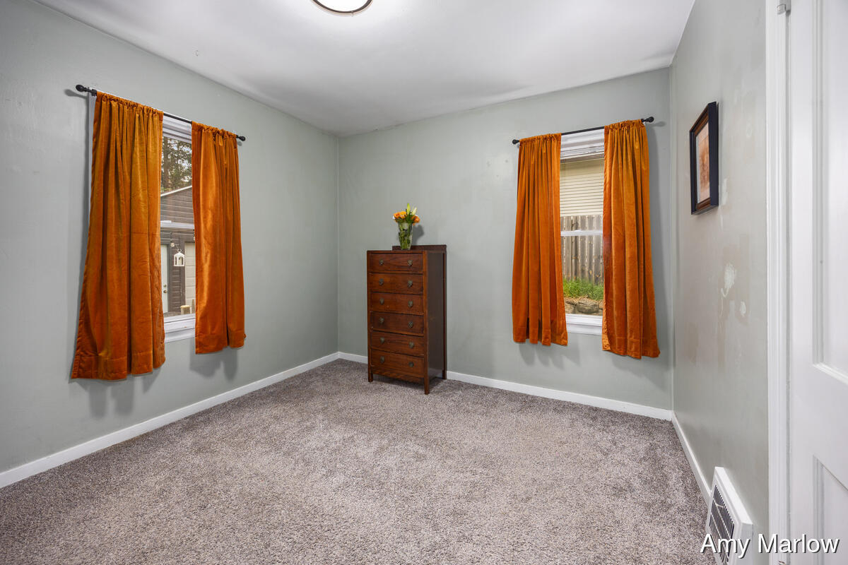 884 Hollywood Street NE Grand Rapids MI 49505