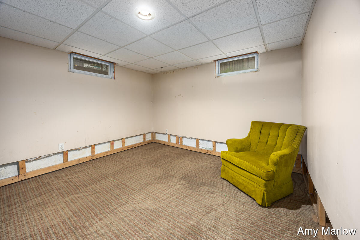 884 Hollywood Street NE Grand Rapids MI 49505