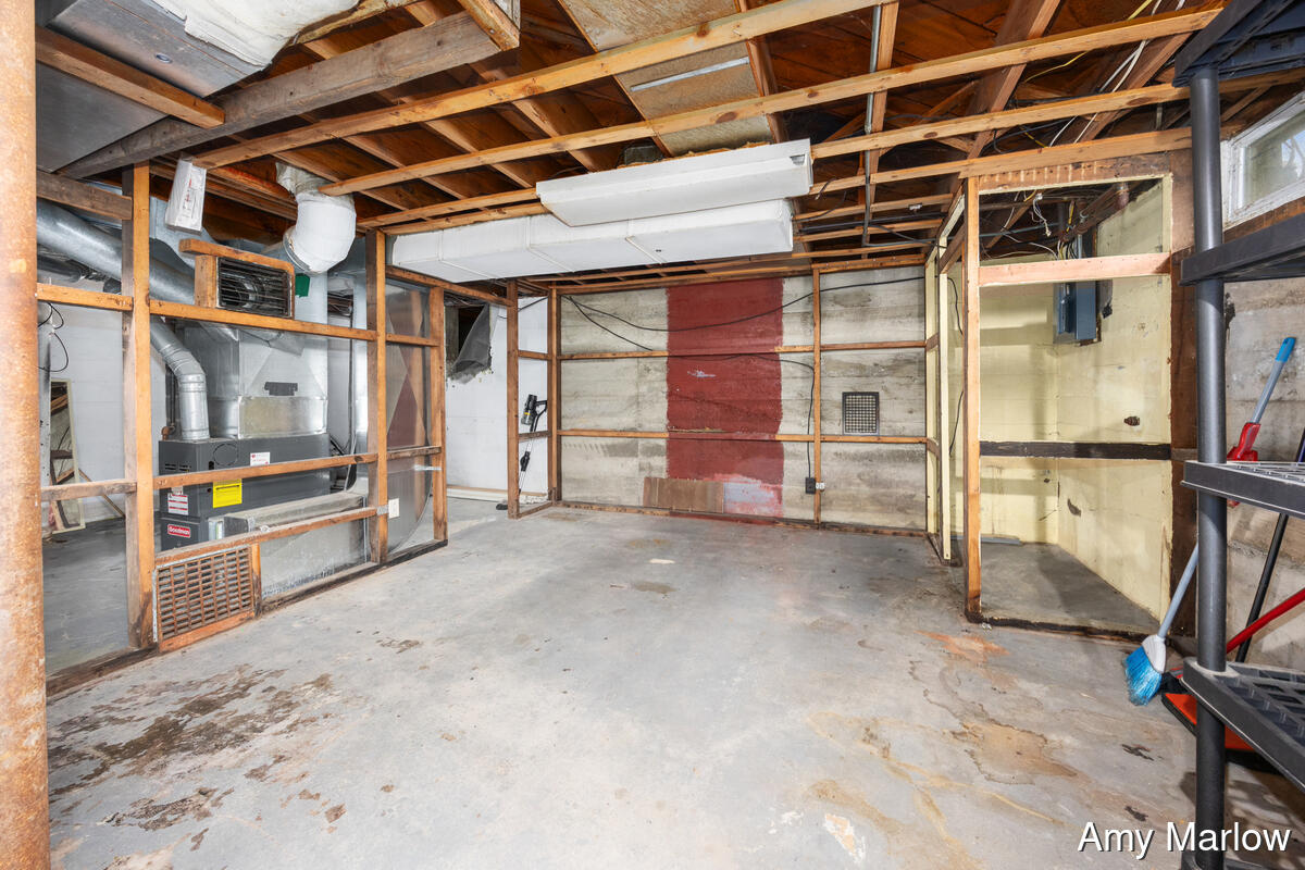 884 Hollywood Street NE Grand Rapids MI 49505