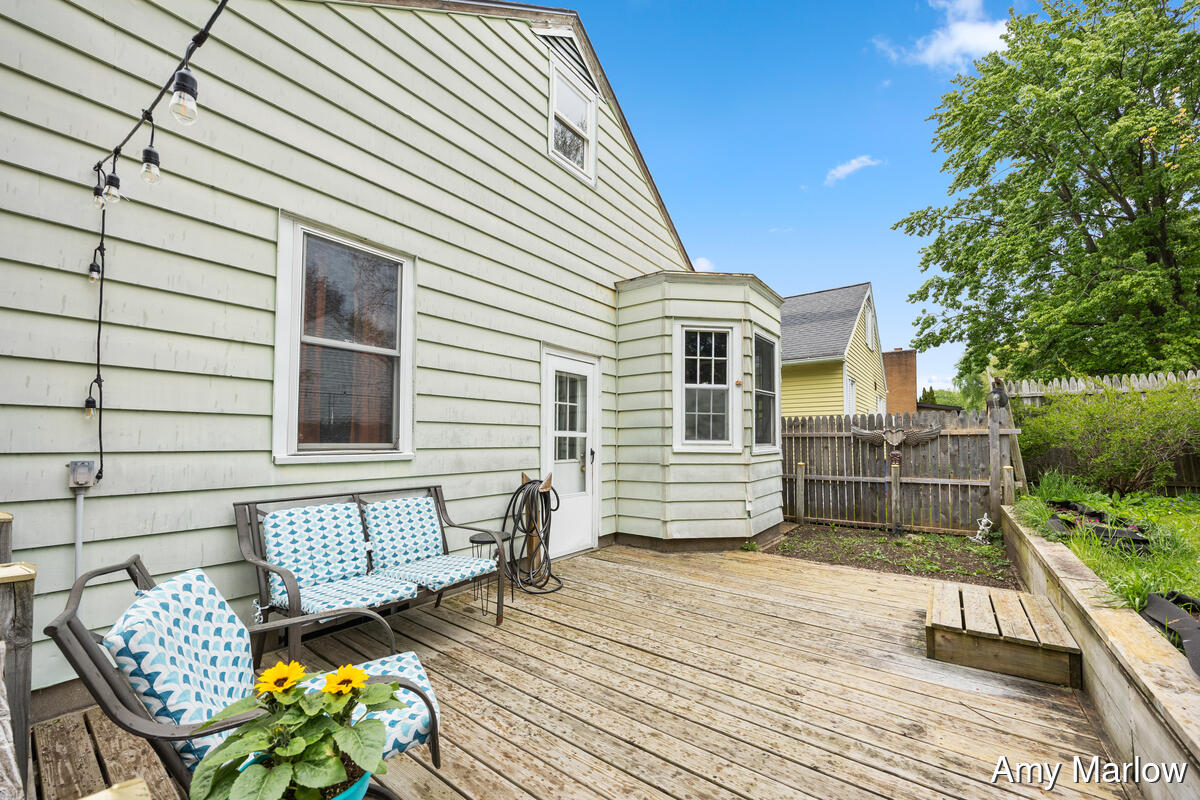 884 Hollywood Street NE Grand Rapids MI 49505