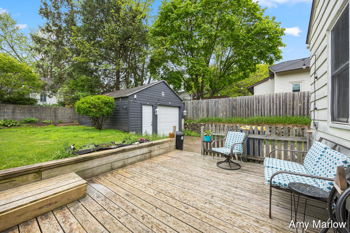 884 Hollywood Street NE Grand Rapids MI 49505
