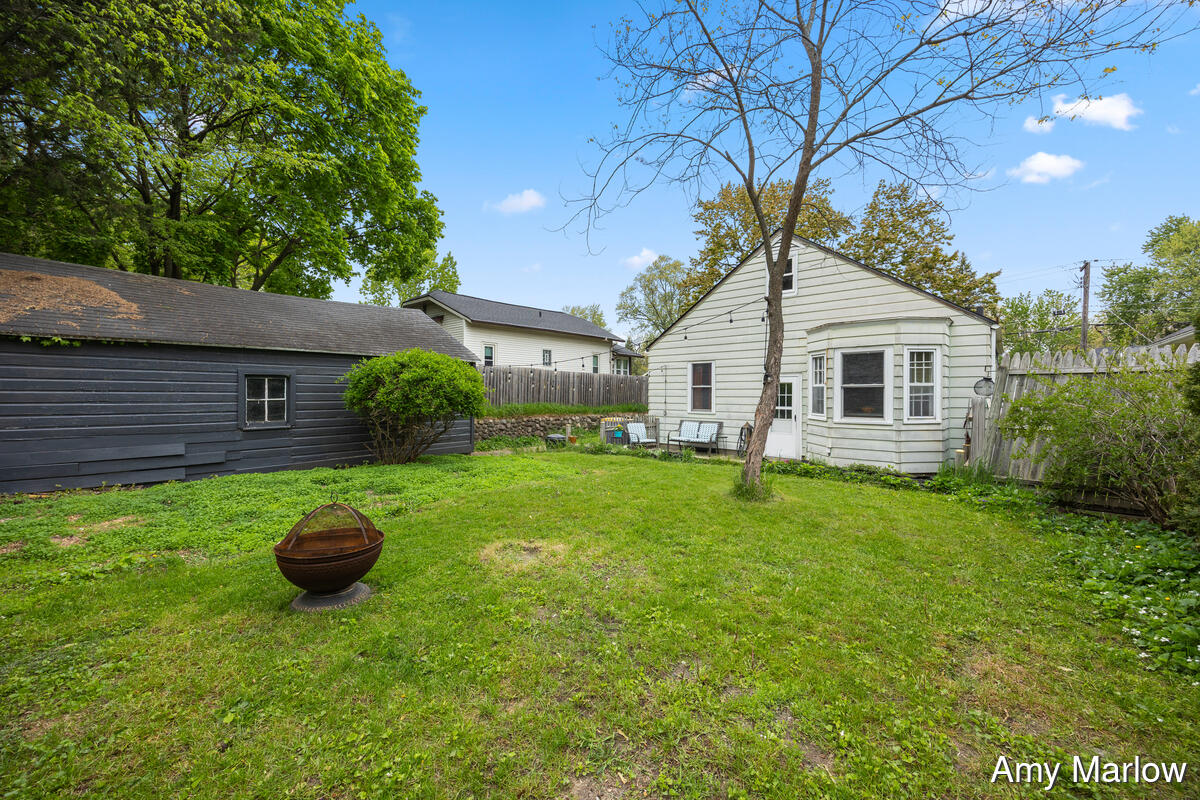 884 Hollywood Street NE Grand Rapids MI 49505