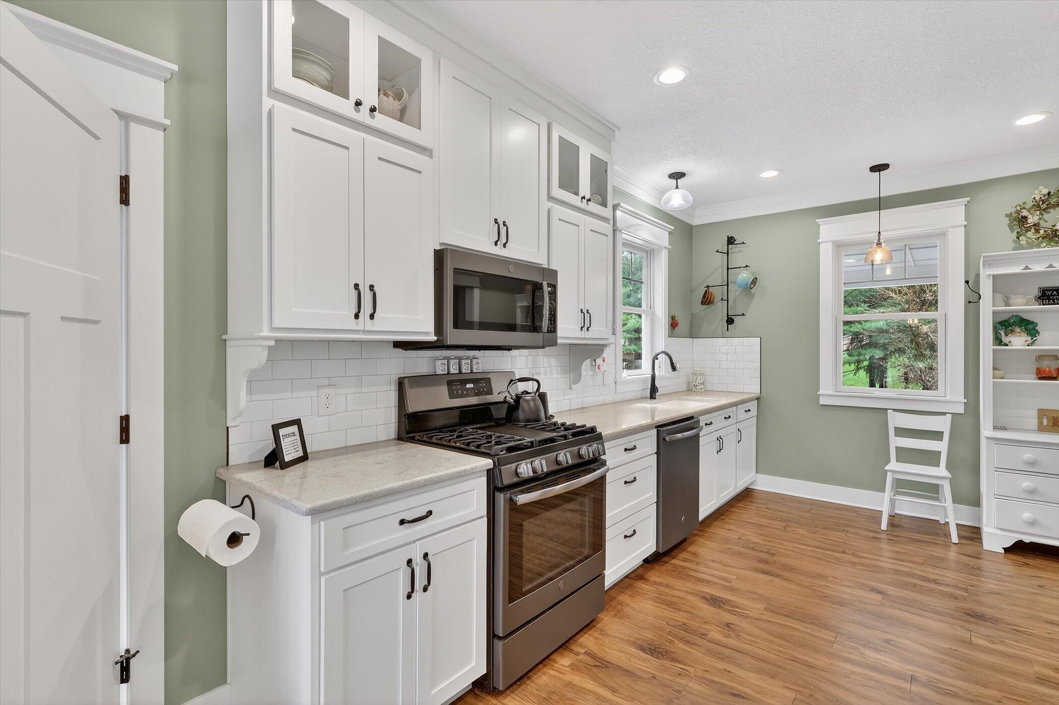 2214 Shelter Pointe Drive Kalamazoo MI 49008