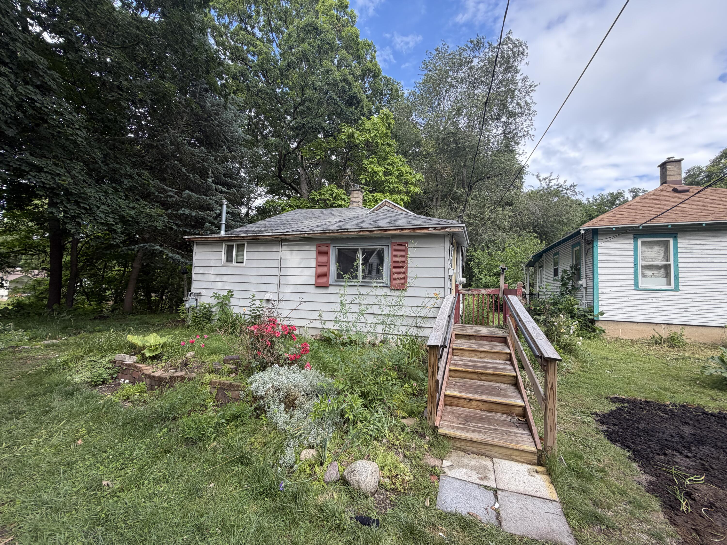 3064 Effie Place NE Grand Rapids MI 49505
