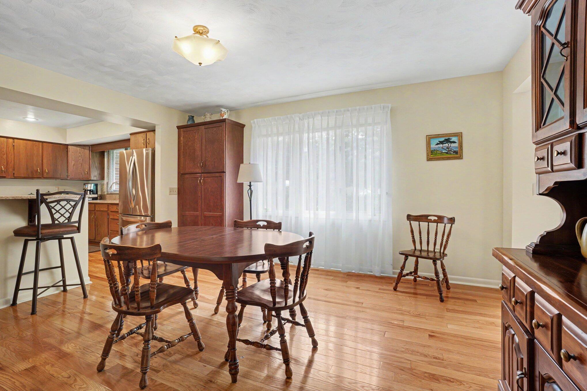 4216 Lake Forest Kalamazoo MI 49008