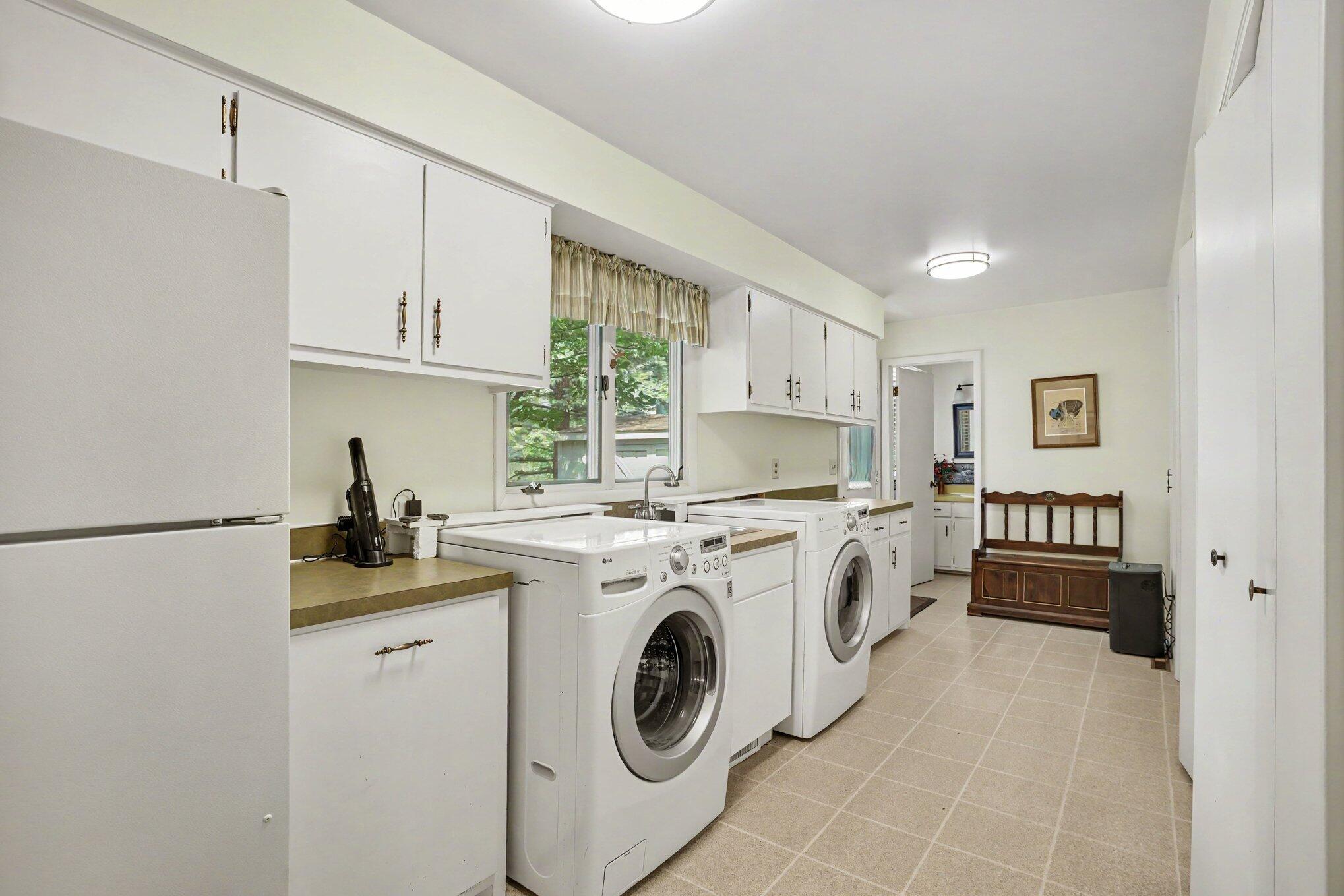 4216 Lake Forest Kalamazoo MI 49008