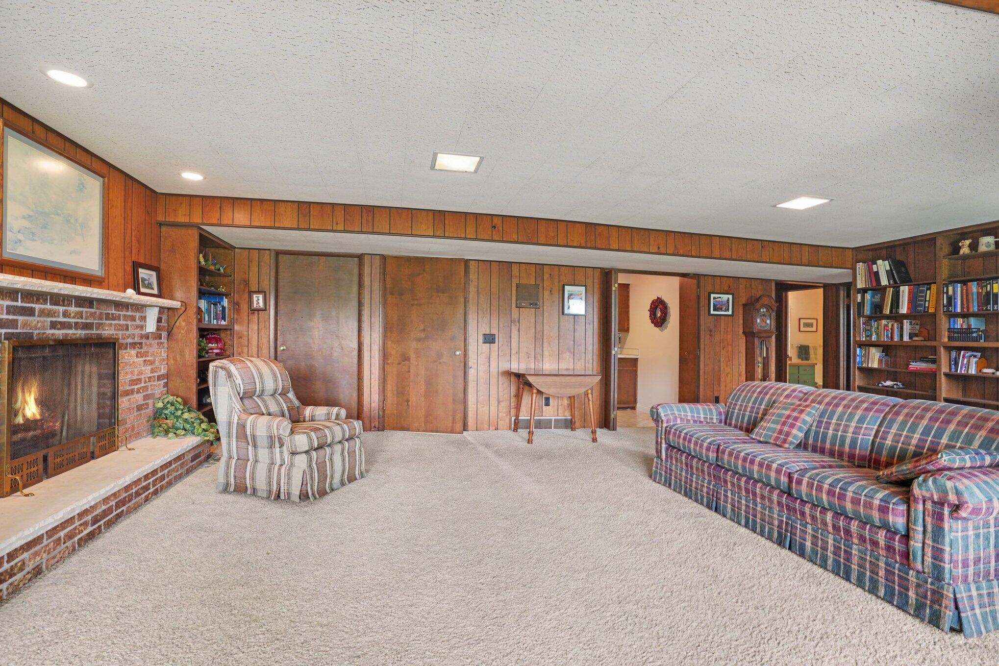 4216 Lake Forest Kalamazoo MI 49008