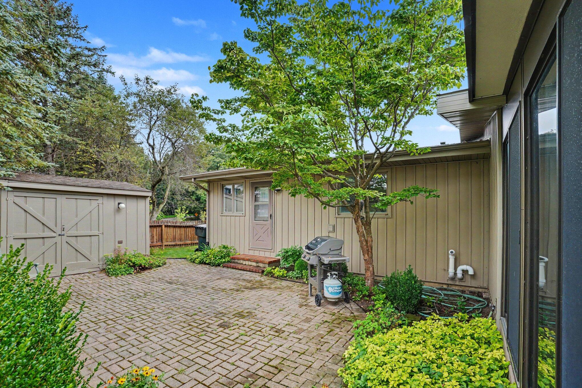 4216 Lake Forest Kalamazoo MI 49008