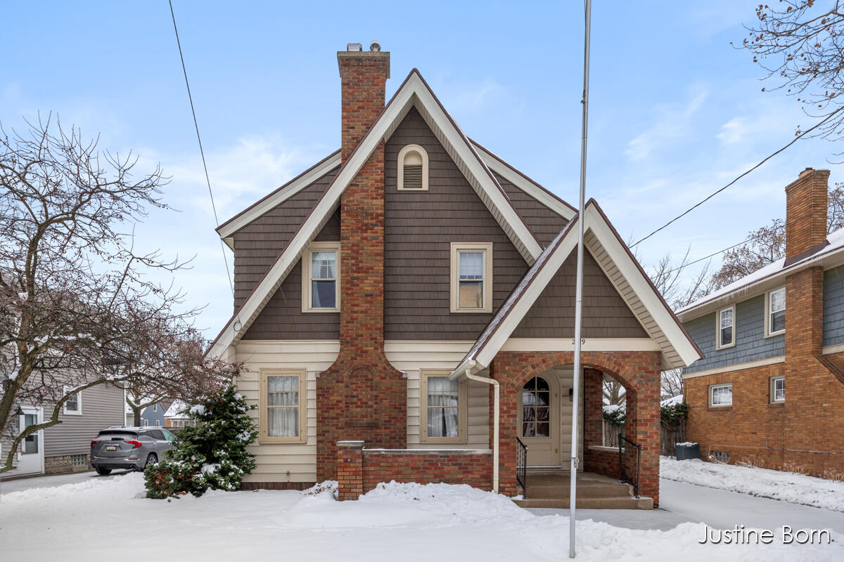 2219 Paris Avenue SE Grand Rapids MI 49507