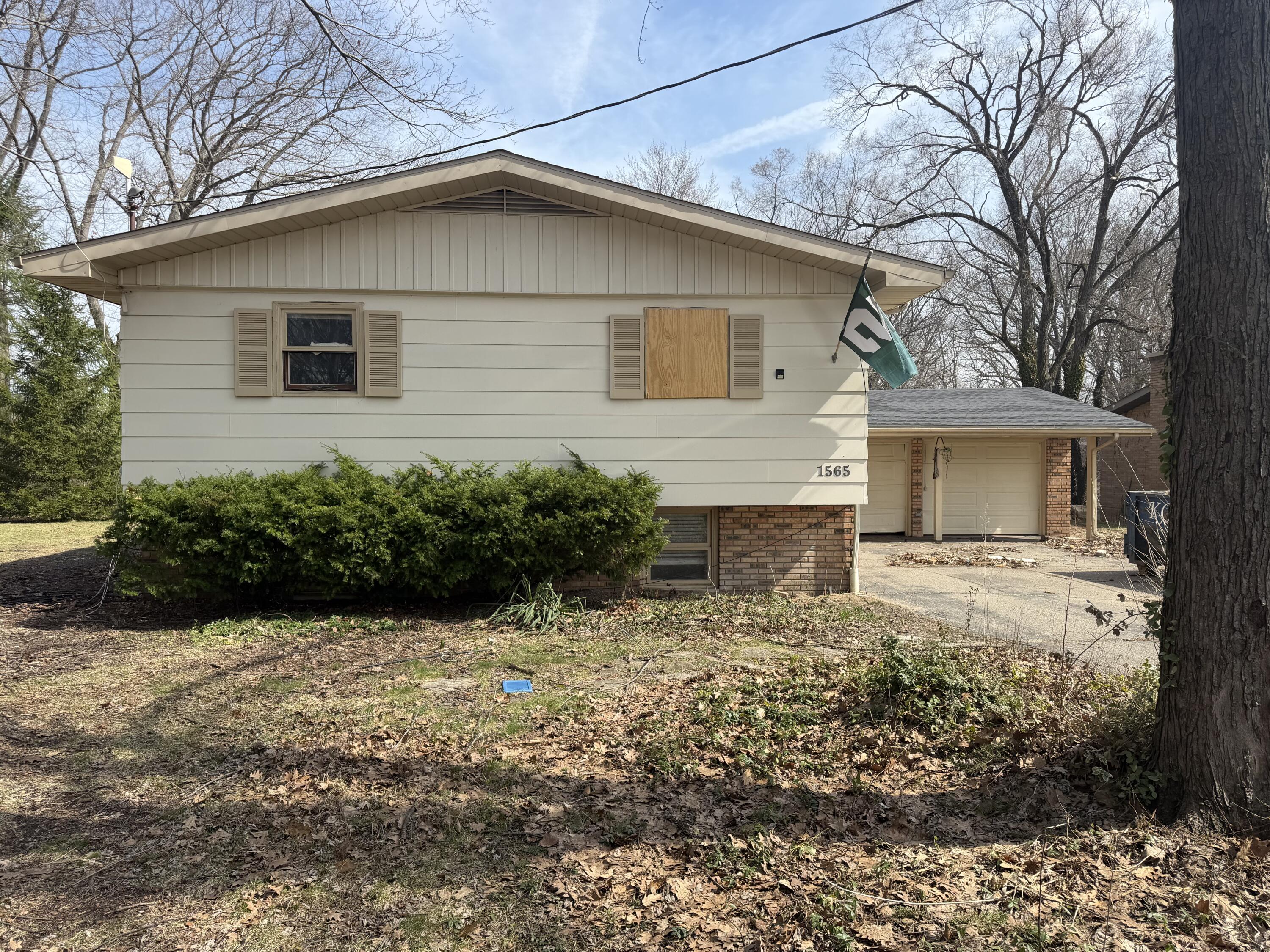 1565 N Teakwood Drive Stevensville MI 49127
