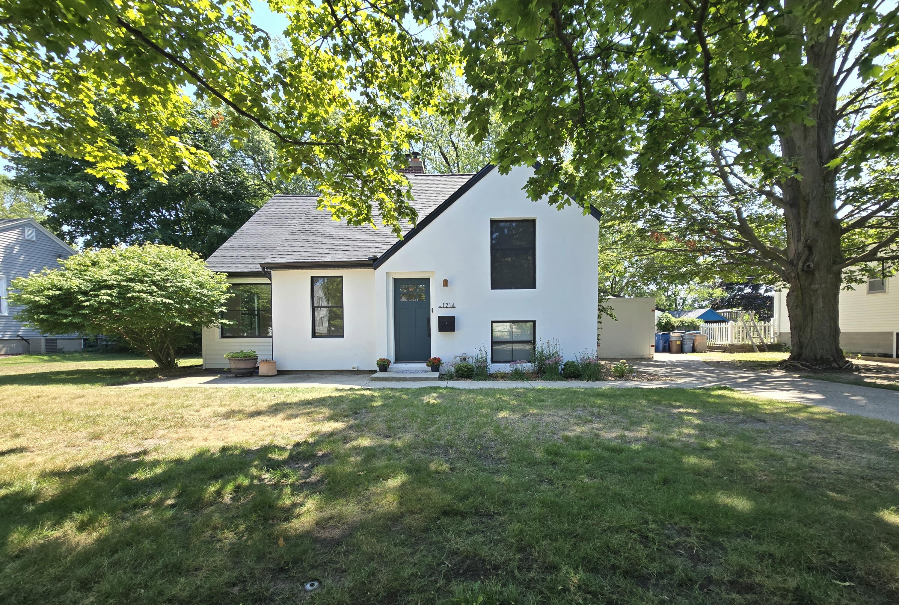 1214 Woodlawn Avenue Grand Haven MI 49417