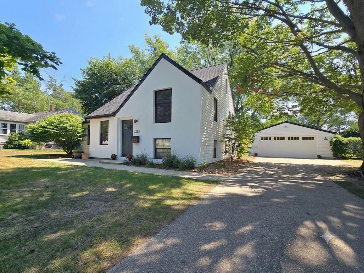 1214 Woodlawn Avenue Grand Haven MI 49417