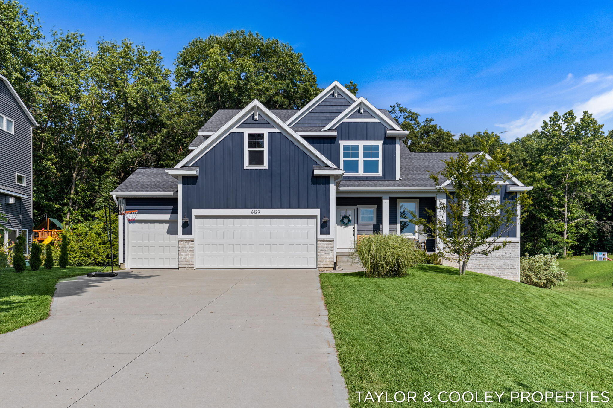 8129 Honeysuckle Hill Court SE Grand Rapids MI 49512
