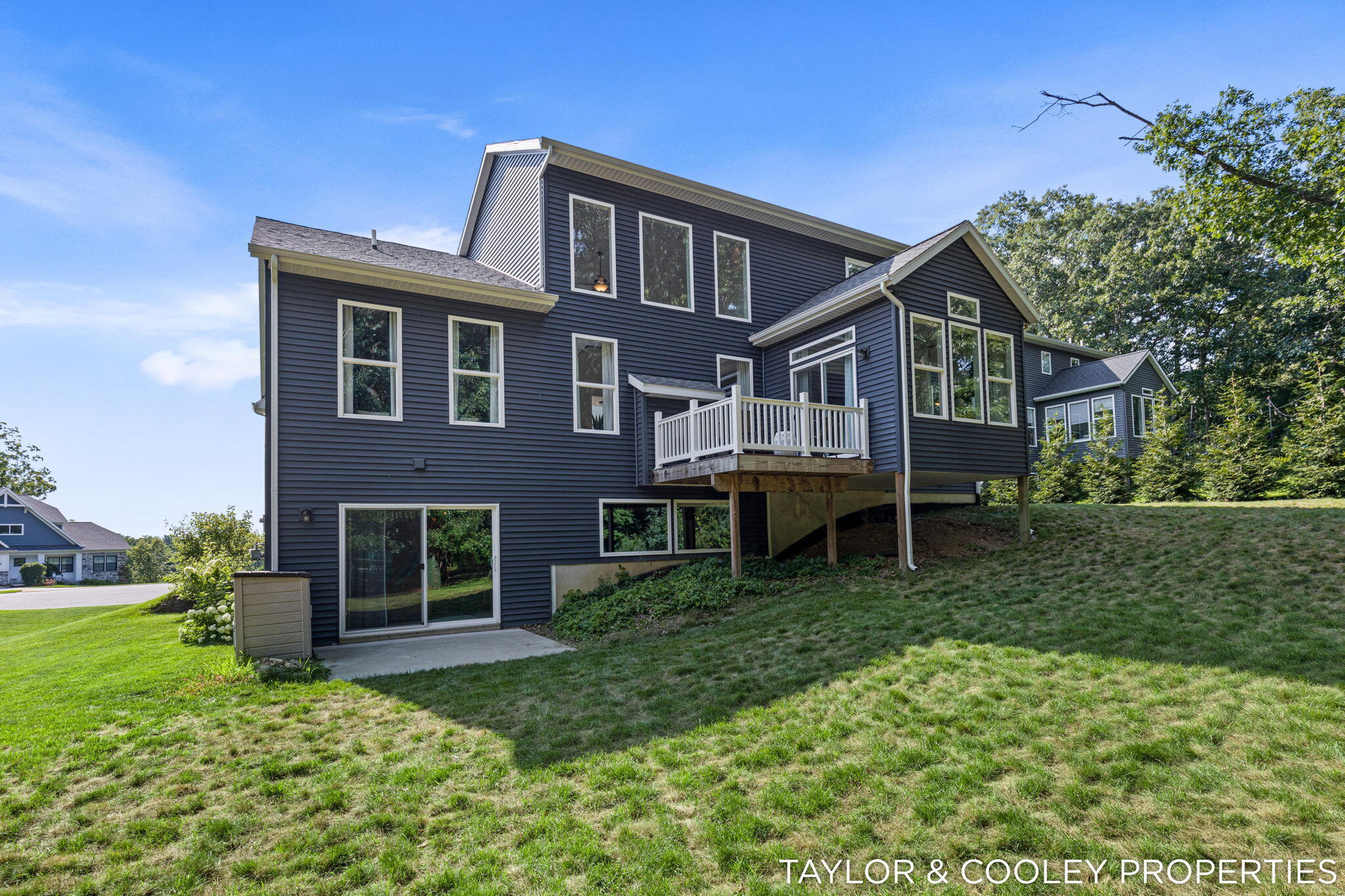 8129 Honeysuckle Hill Court SE Grand Rapids MI 49512