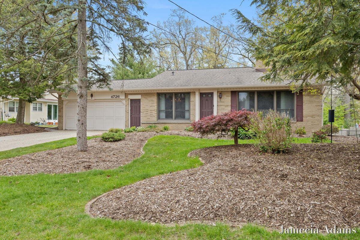 4726 Poinsettia Avenue SE Grand Rapids MI 49508