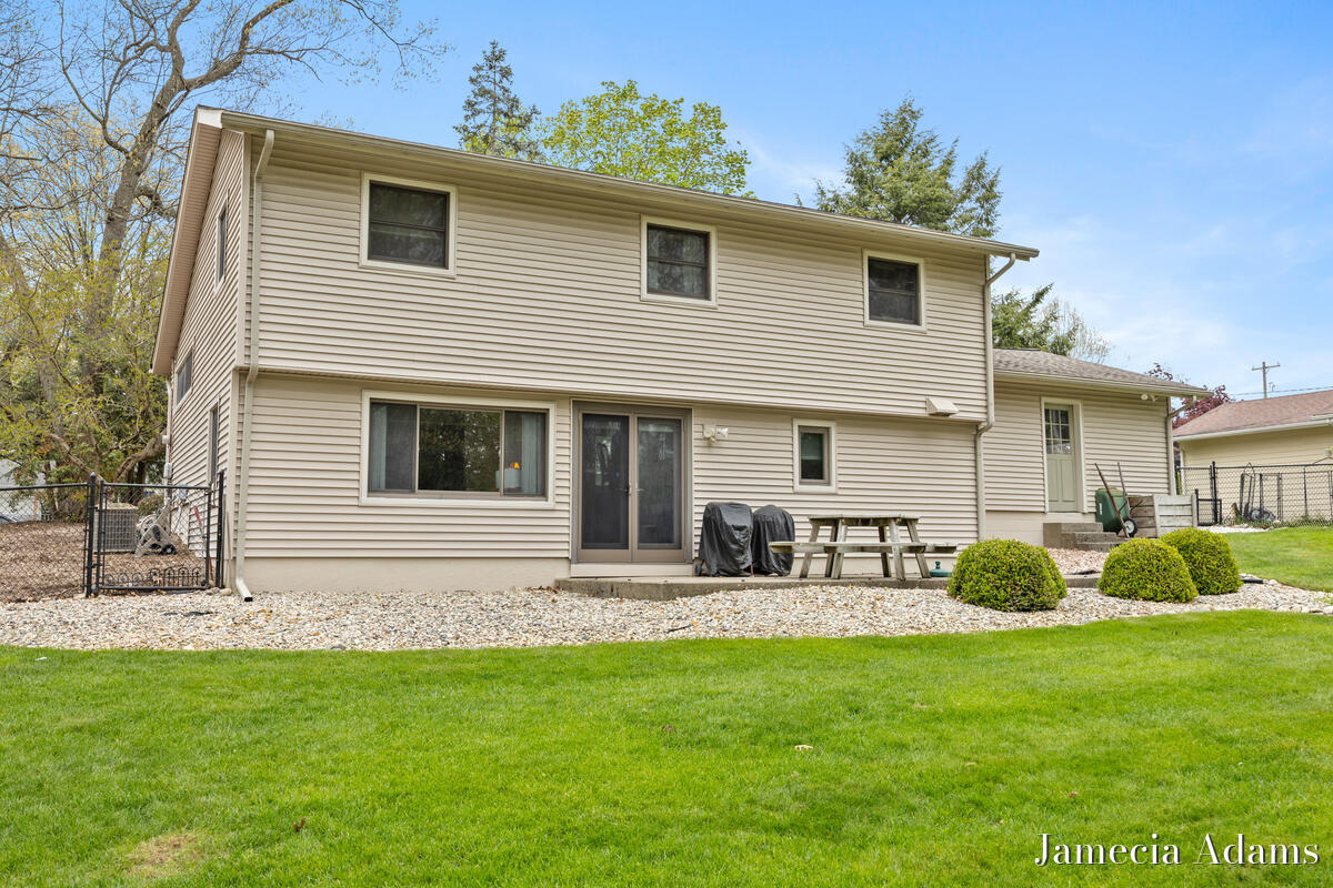 4726 Poinsettia Avenue SE Grand Rapids MI 49508