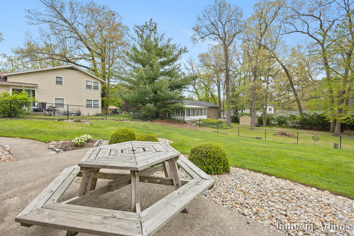 4726 Poinsettia Avenue SE Grand Rapids MI 49508