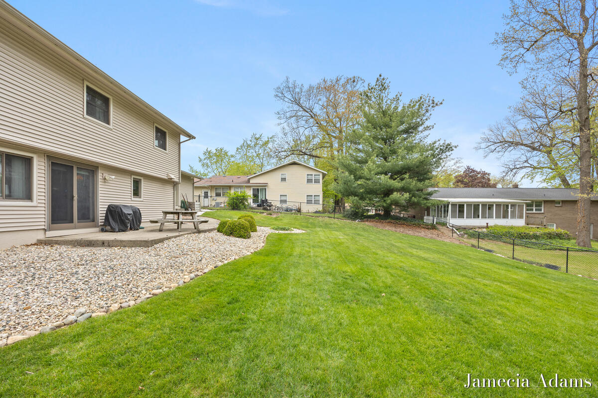 4726 Poinsettia Avenue SE Grand Rapids MI 49508